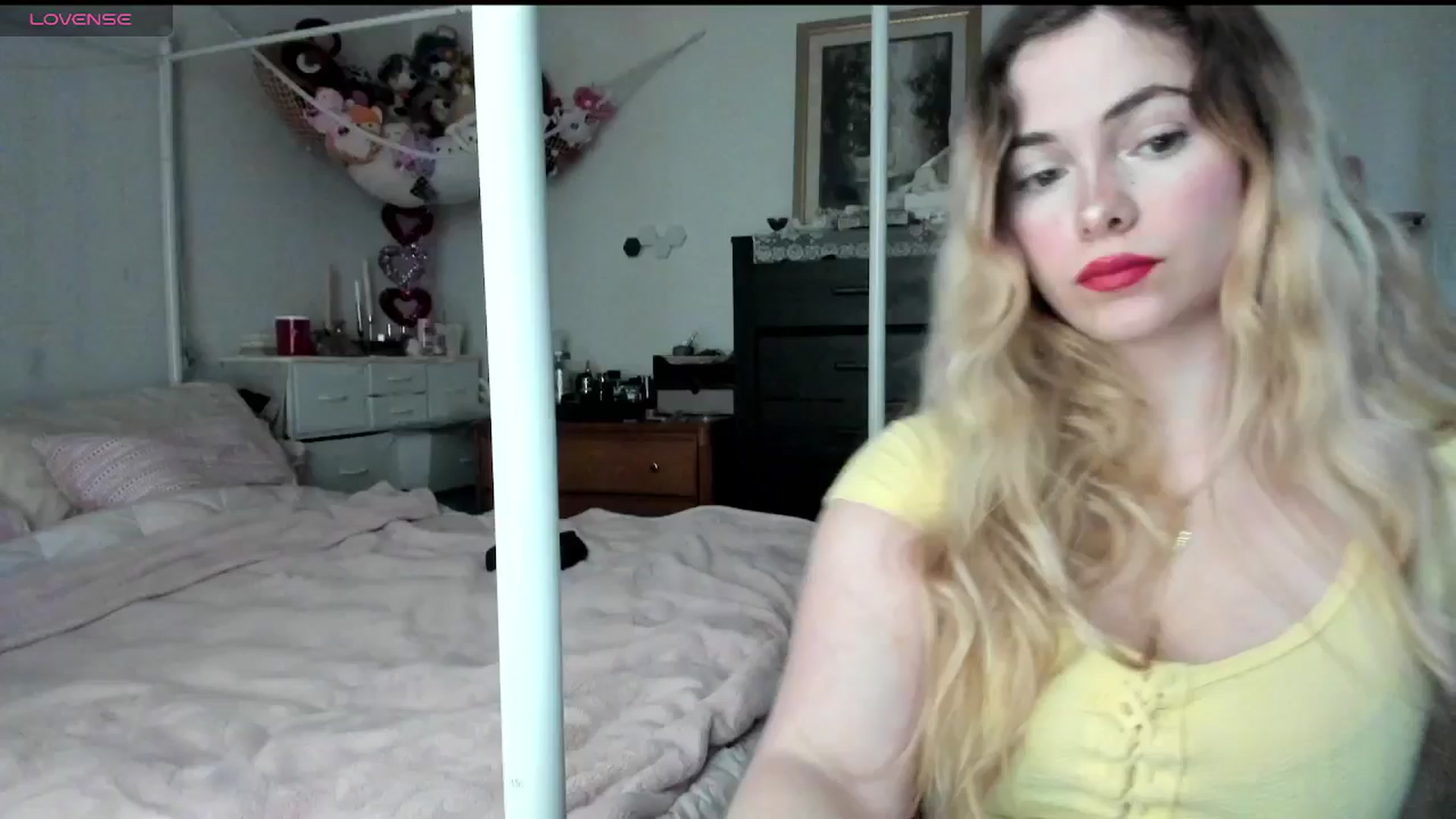 Gallery image thumbnail from lolypopbubble's myfreecams stream on, 02/27/2025, 20:18 image 5 of 20