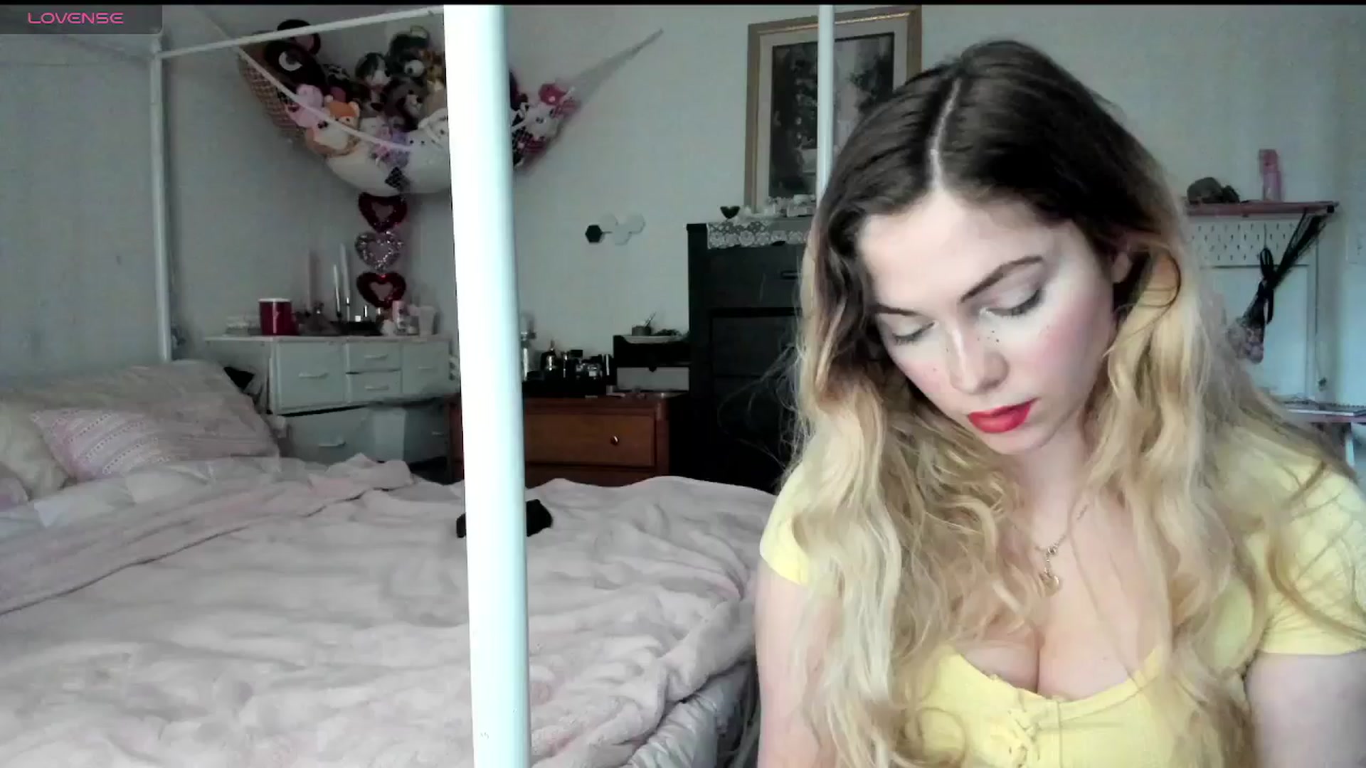 Gallery image thumbnail from lolypopbubble's myfreecams stream on, 02/27/2025, 20:18 image 9 of 20