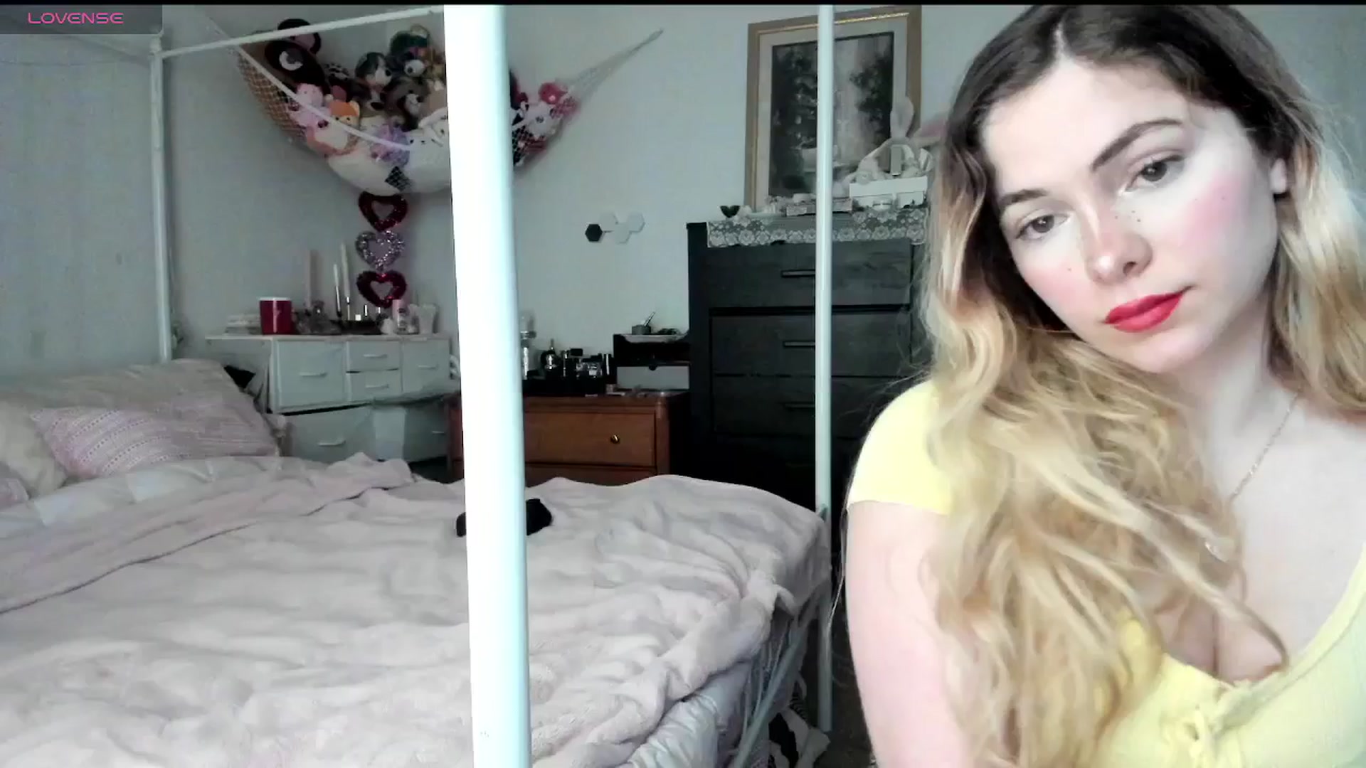 Gallery image thumbnail from lolypopbubble's myfreecams stream on, 02/27/2025, 20:18 image 4 of 20
