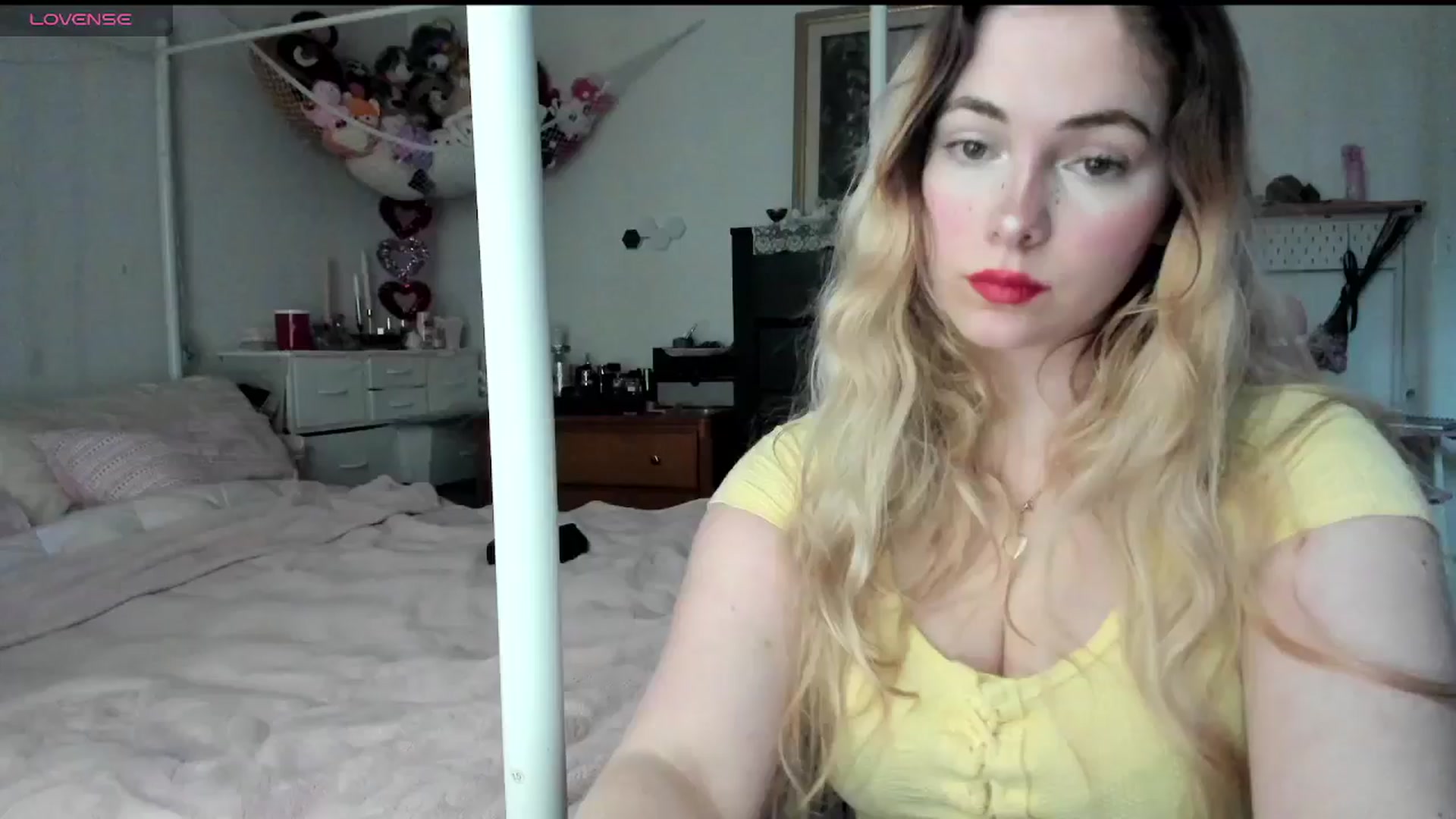 Gallery image thumbnail from lolypopbubble's myfreecams stream on, 02/27/2025, 20:18 image 12 of 20