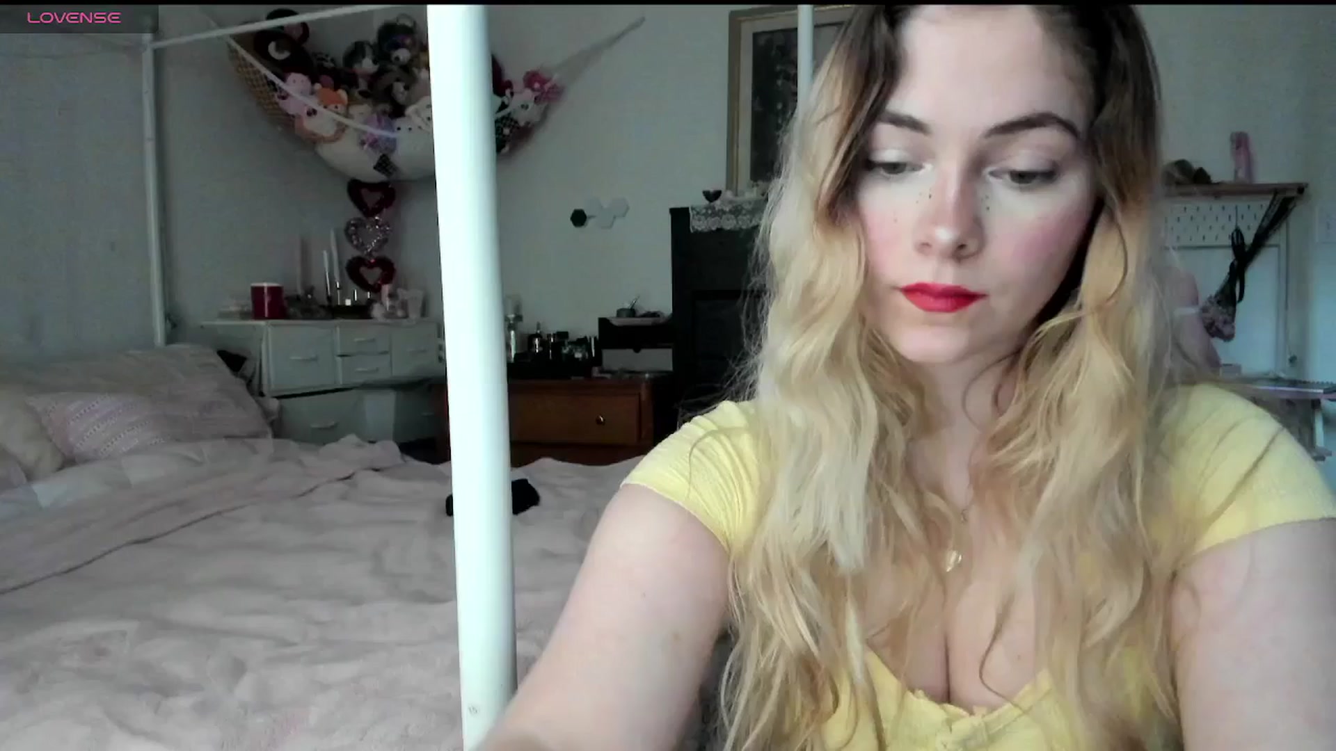 Gallery image thumbnail from lolypopbubble's myfreecams stream on, 02/27/2025, 20:18 image 16 of 20