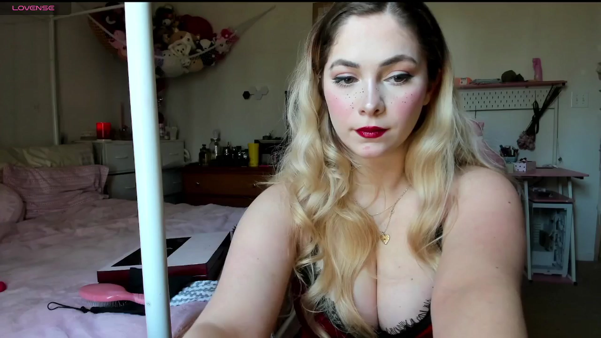 Gallery image thumbnail from lolypopbubble's myfreecams stream on, 02/28/2025, 18:07 image 17 of 20