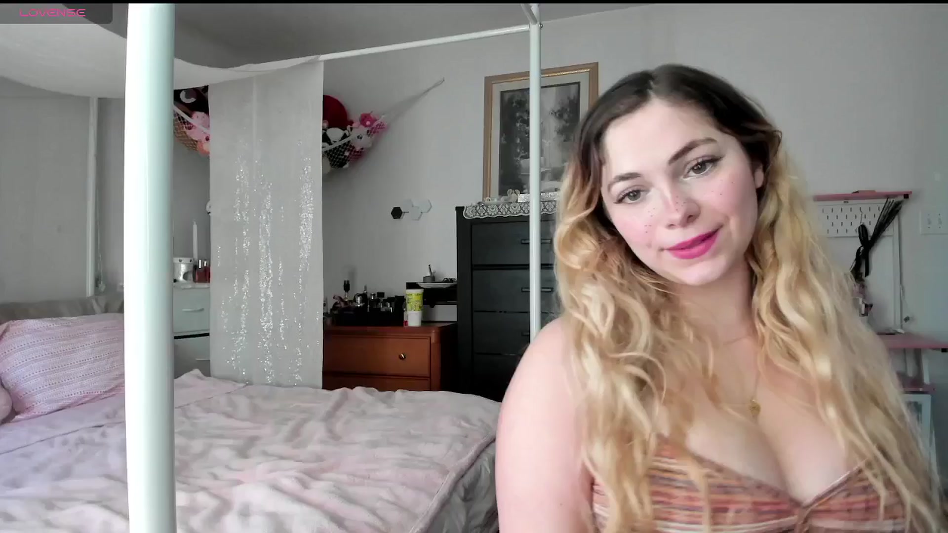 Gallery image thumbnail from lolypopbubble's myfreecams stream on, 03/03/2025, 21:31 image 1 of 20