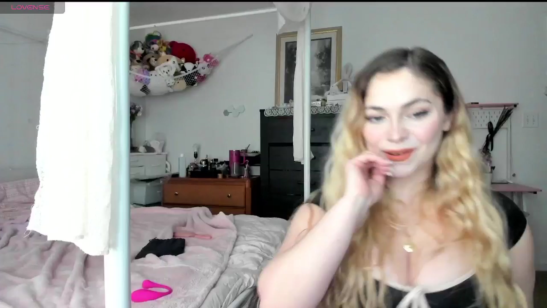 Gallery image thumbnail from lolypopbubble's myfreecams stream on, 03/05/2025, 20:32 image 15 of 20