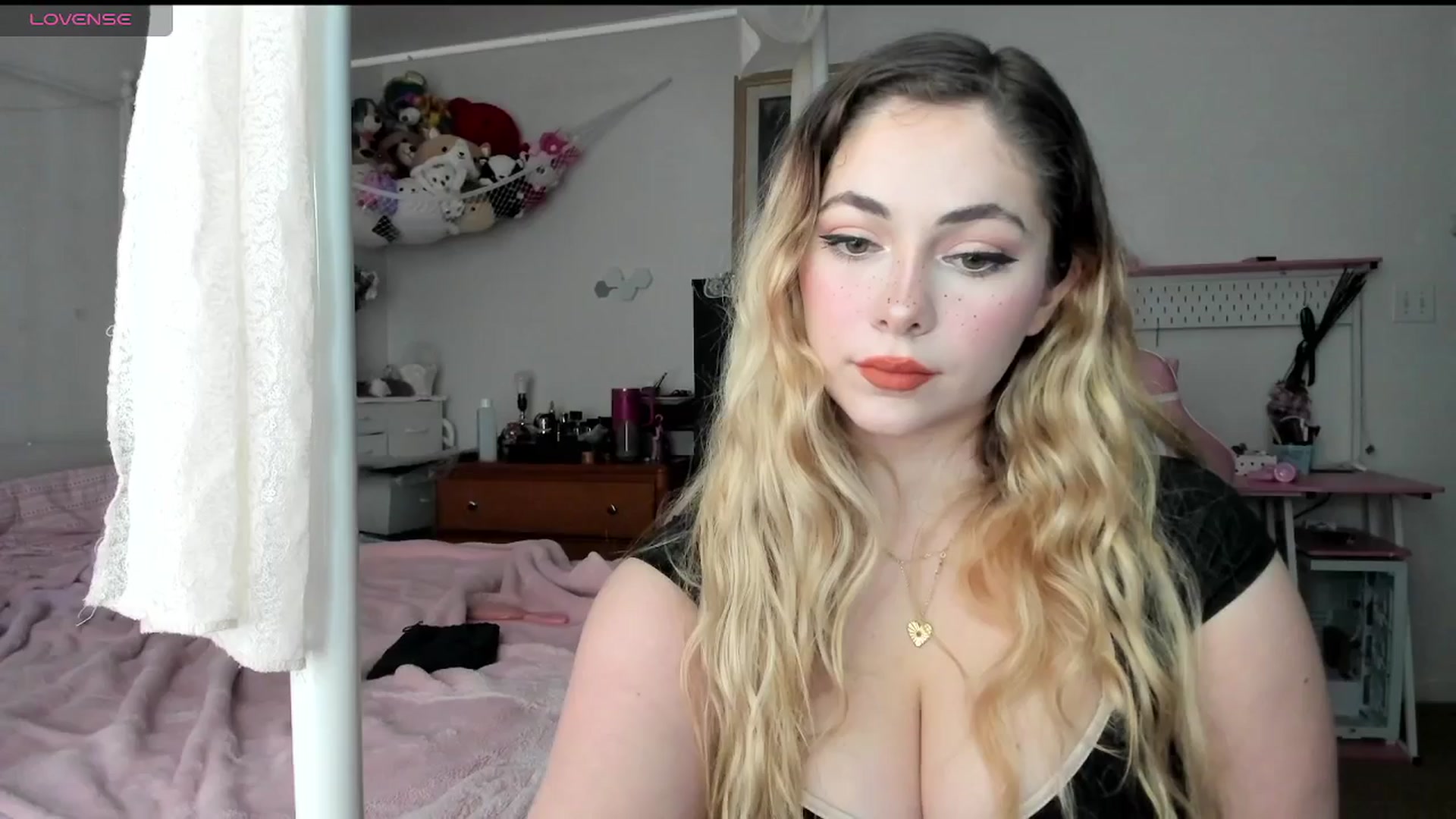 Gallery image thumbnail from lolypopbubble's myfreecams stream on, 03/05/2025, 20:32 image 7 of 20