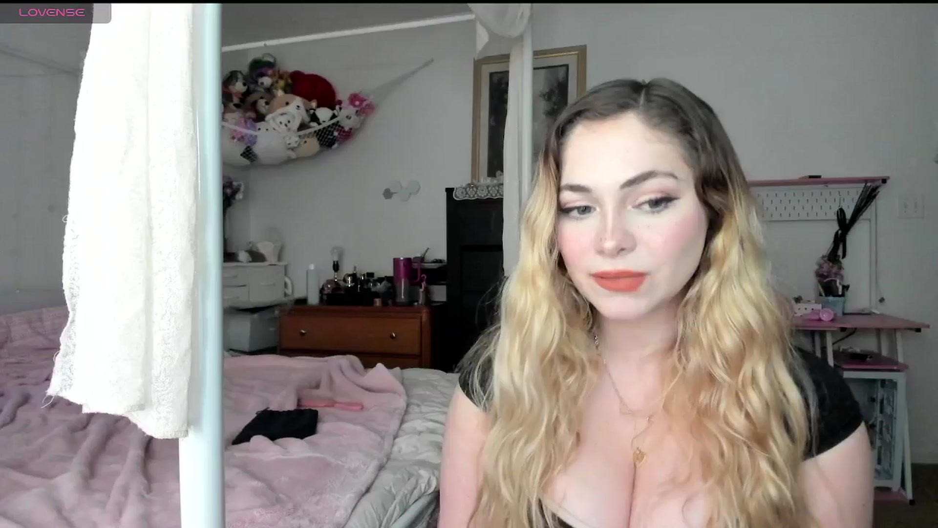 Gallery image thumbnail from lolypopbubble's myfreecams stream on, 03/05/2025, 20:32 image 19 of 20