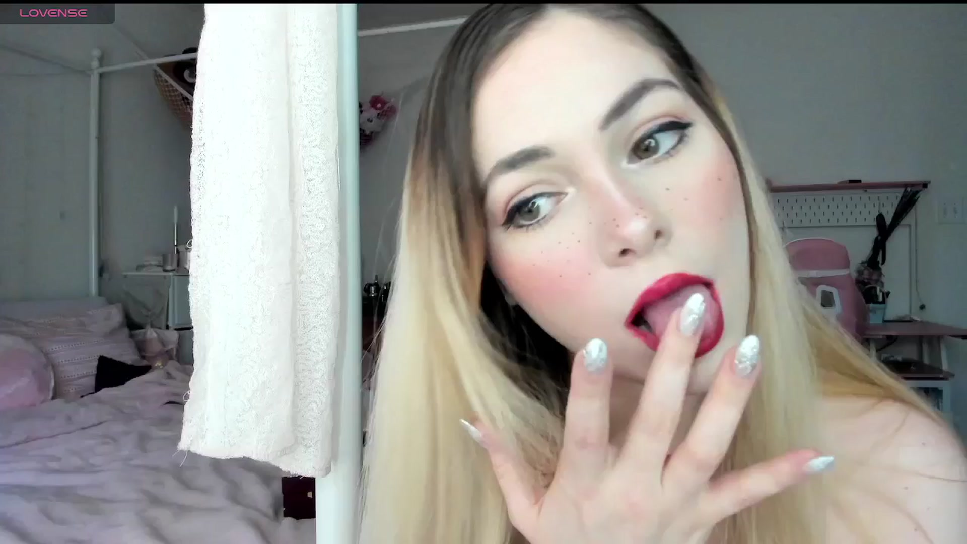 Gallery image thumbnail from lolypopbubble's myfreecams stream on, 03/06/2025, 21:36 image 10 of 20