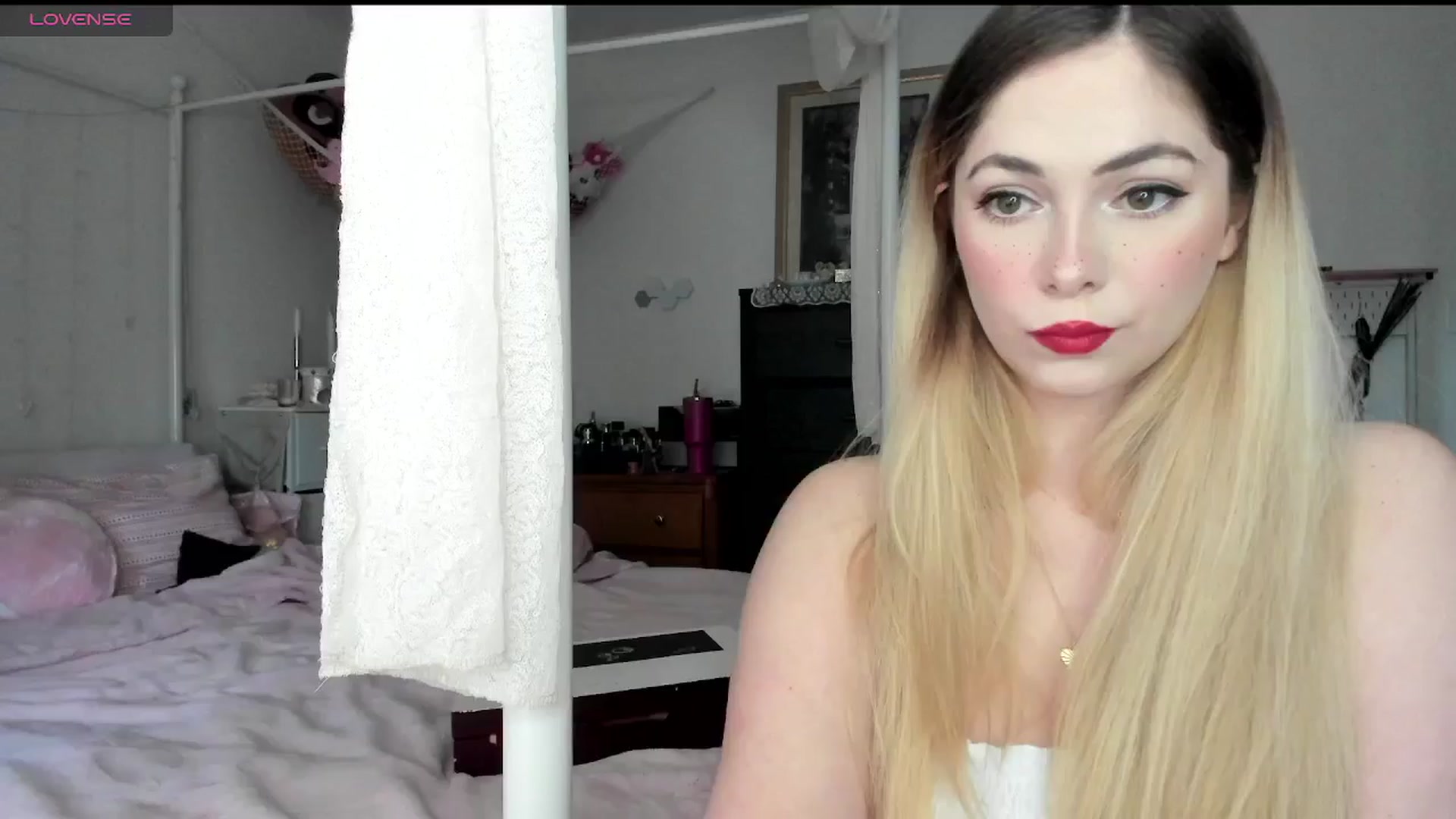 Gallery image thumbnail from lolypopbubble's myfreecams stream on, 03/06/2025, 21:36 image 5 of 20