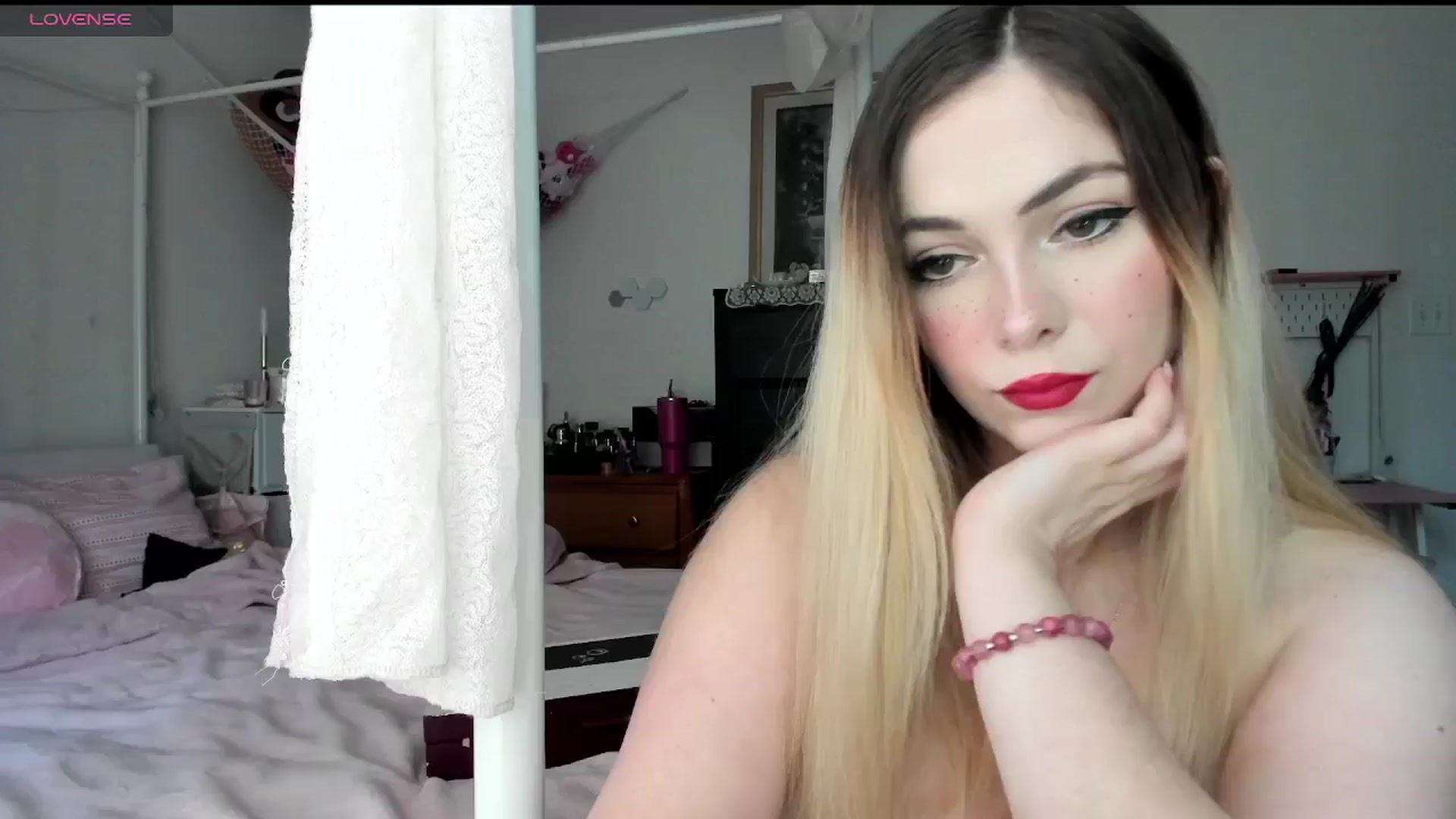 Gallery image thumbnail from lolypopbubble's myfreecams stream on, 03/06/2025, 21:36 image 8 of 20