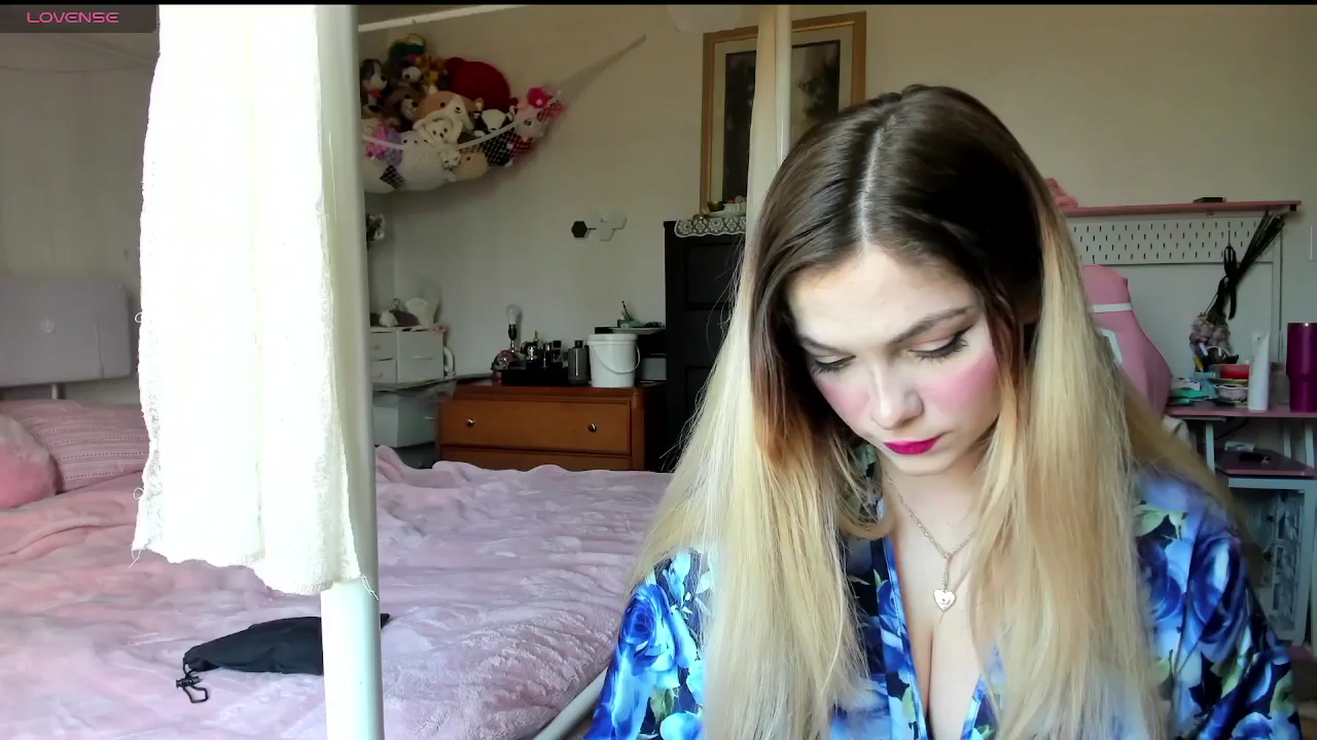 Gallery image thumbnail from lolypopbubble's myfreecams stream on, 03/10/2025, 20:08 image 9 of 20