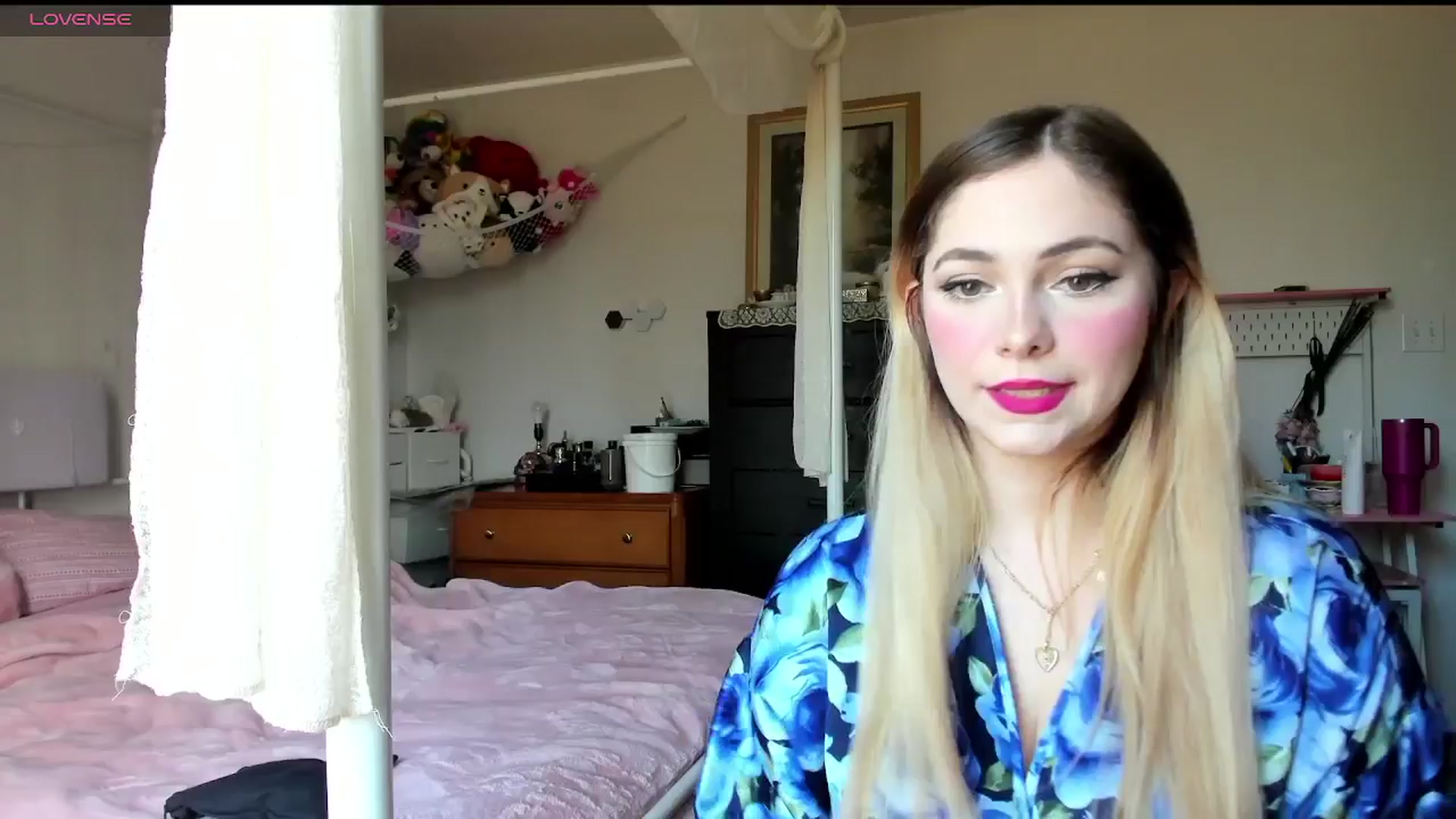 Gallery image thumbnail from lolypopbubble's myfreecams stream on, 03/10/2025, 20:08 image 13 of 20