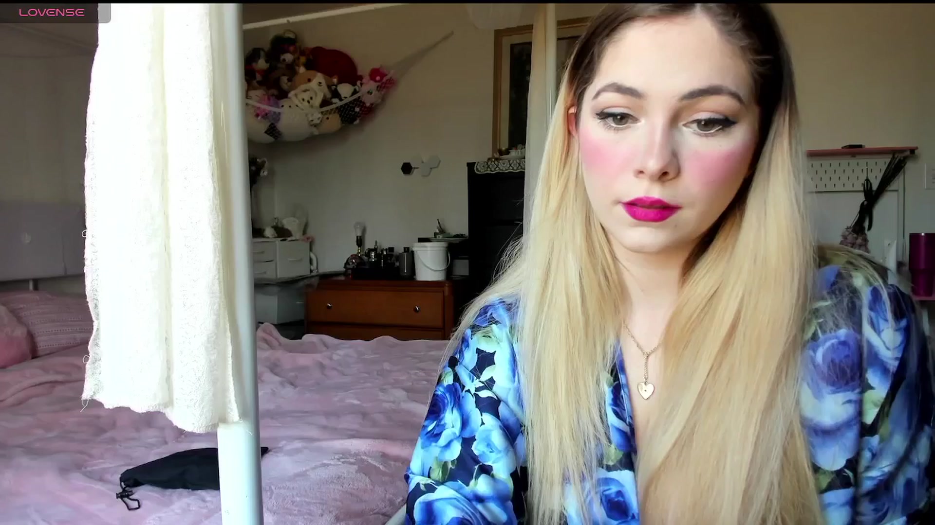 Gallery image thumbnail from lolypopbubble's myfreecams stream on, 03/10/2025, 20:08 image 2 of 20