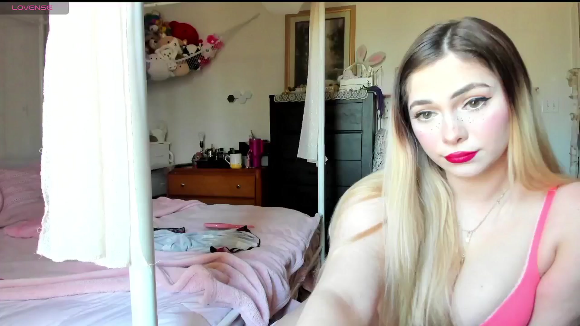 Gallery image thumbnail from lolypopbubble's myfreecams stream on, 03/11/2025, 18:34 image 10 of 20
