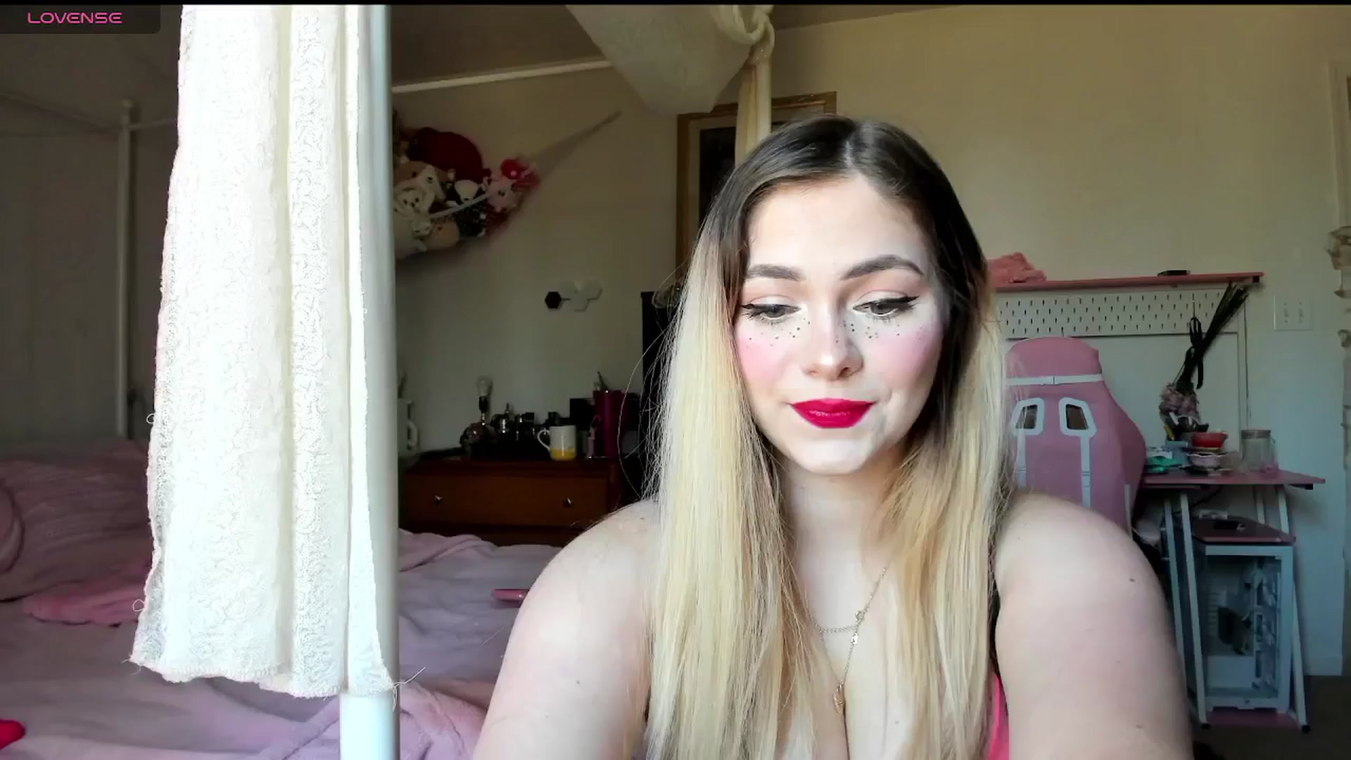 Gallery image thumbnail from lolypopbubble's myfreecams stream on, 03/11/2025, 18:34 image 6 of 20