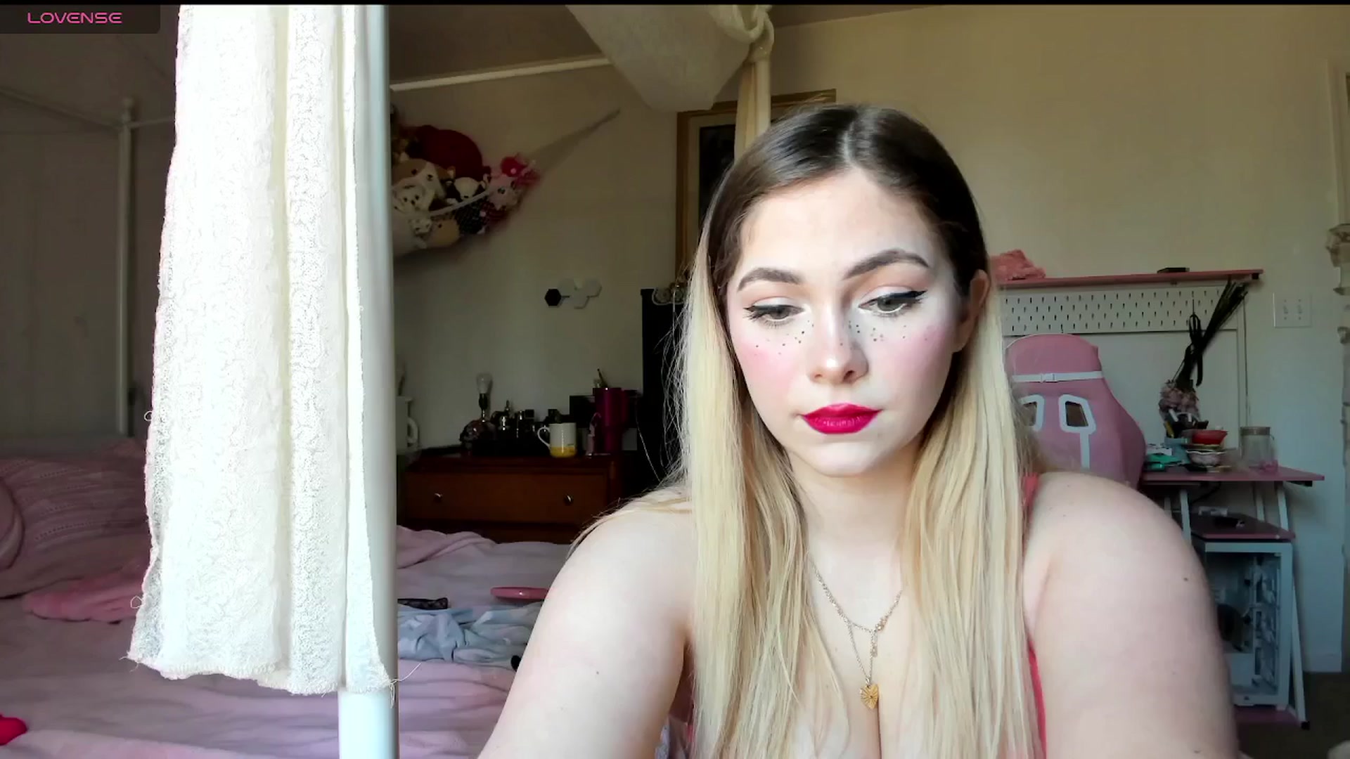 Gallery image thumbnail from lolypopbubble's myfreecams stream on, 03/11/2025, 18:34 image 9 of 20