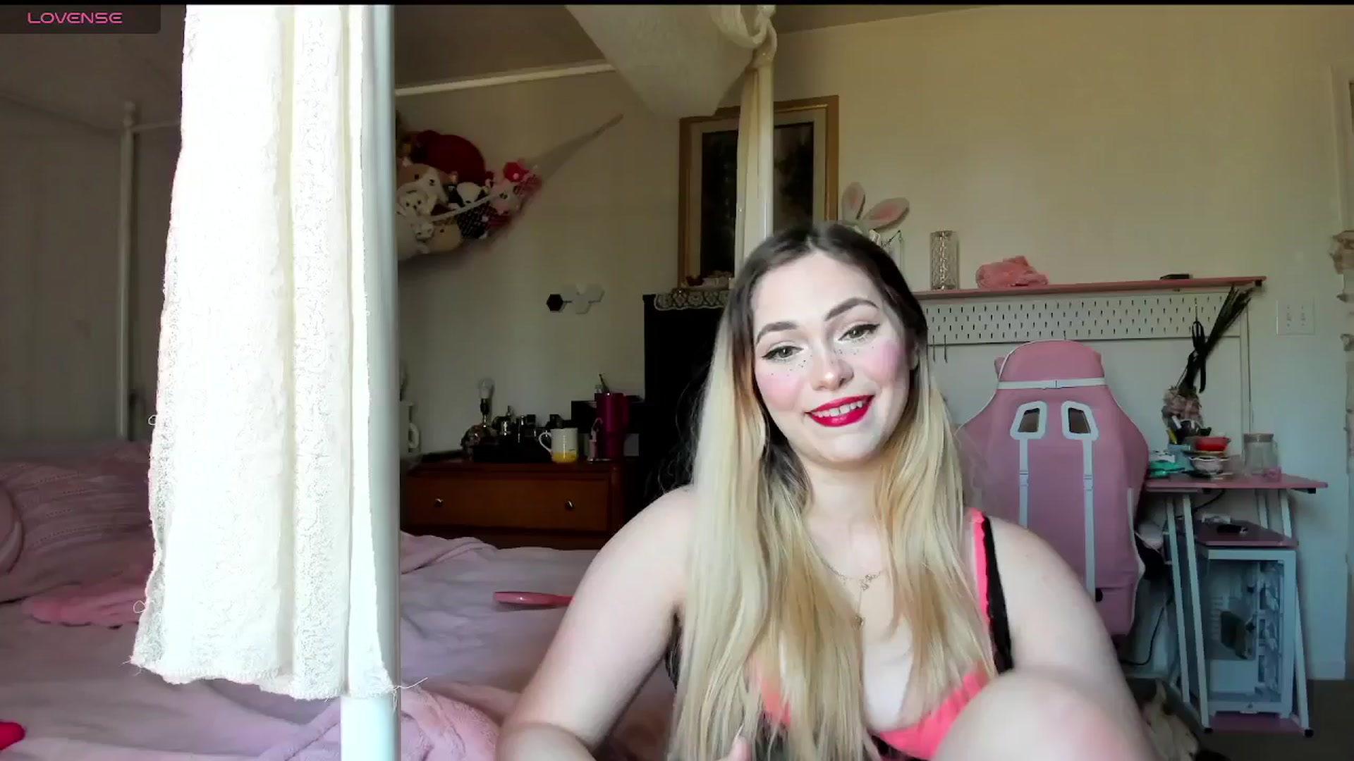 Gallery image thumbnail from lolypopbubble's myfreecams stream on, 03/11/2025, 18:34 image 7 of 20