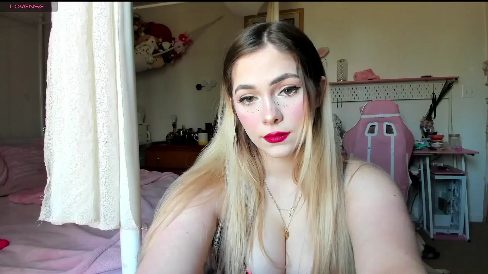 Gallery image thumbnail from lolypopbubble's myfreecams stream on, 03/11/2025, 18:34 image 4 of 20