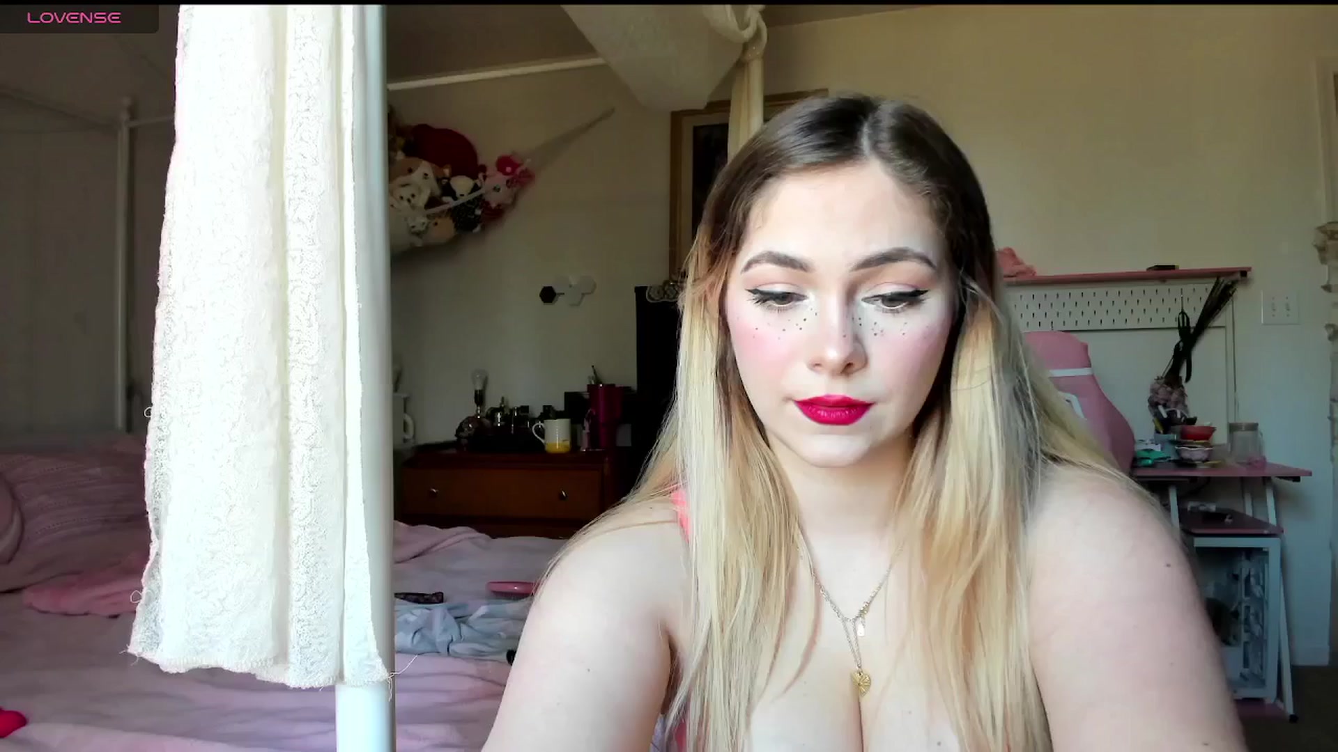 Gallery image thumbnail from lolypopbubble's myfreecams stream on, 03/11/2025, 18:34 image 8 of 20