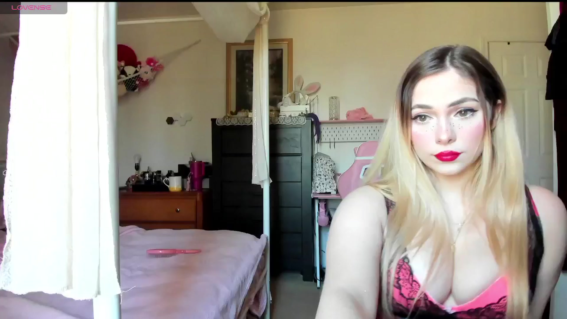Gallery image thumbnail from lolypopbubble's myfreecams stream on, 03/11/2025, 18:34 image 1 of 20
