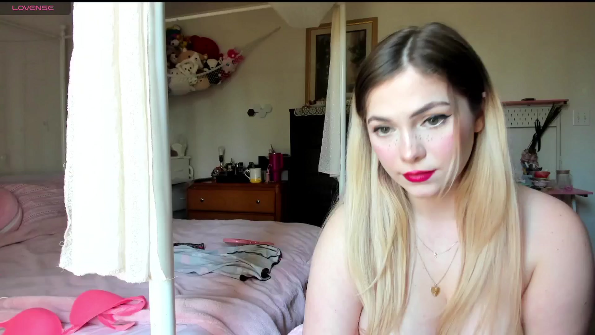 Gallery image thumbnail from lolypopbubble's myfreecams stream on, 03/11/2025, 19:37 image 20 of 20