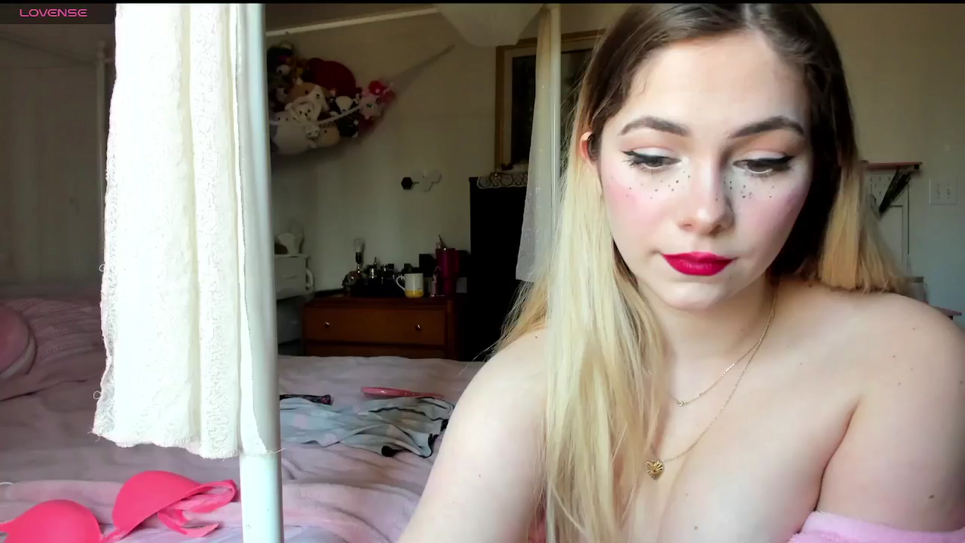 Gallery image thumbnail from lolypopbubble's myfreecams stream on, 03/11/2025, 19:37 image 5 of 20