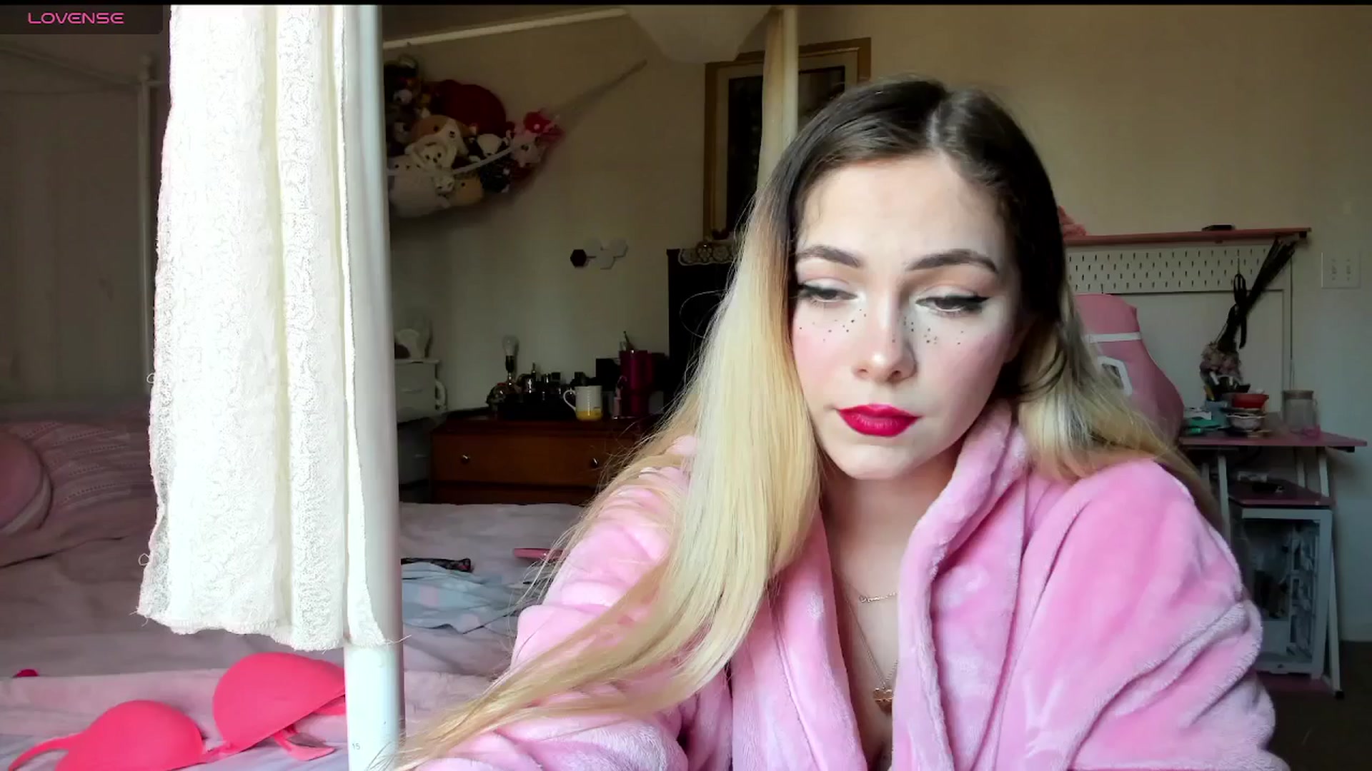 Gallery image thumbnail from lolypopbubble's myfreecams stream on, 03/11/2025, 19:37 image 2 of 20