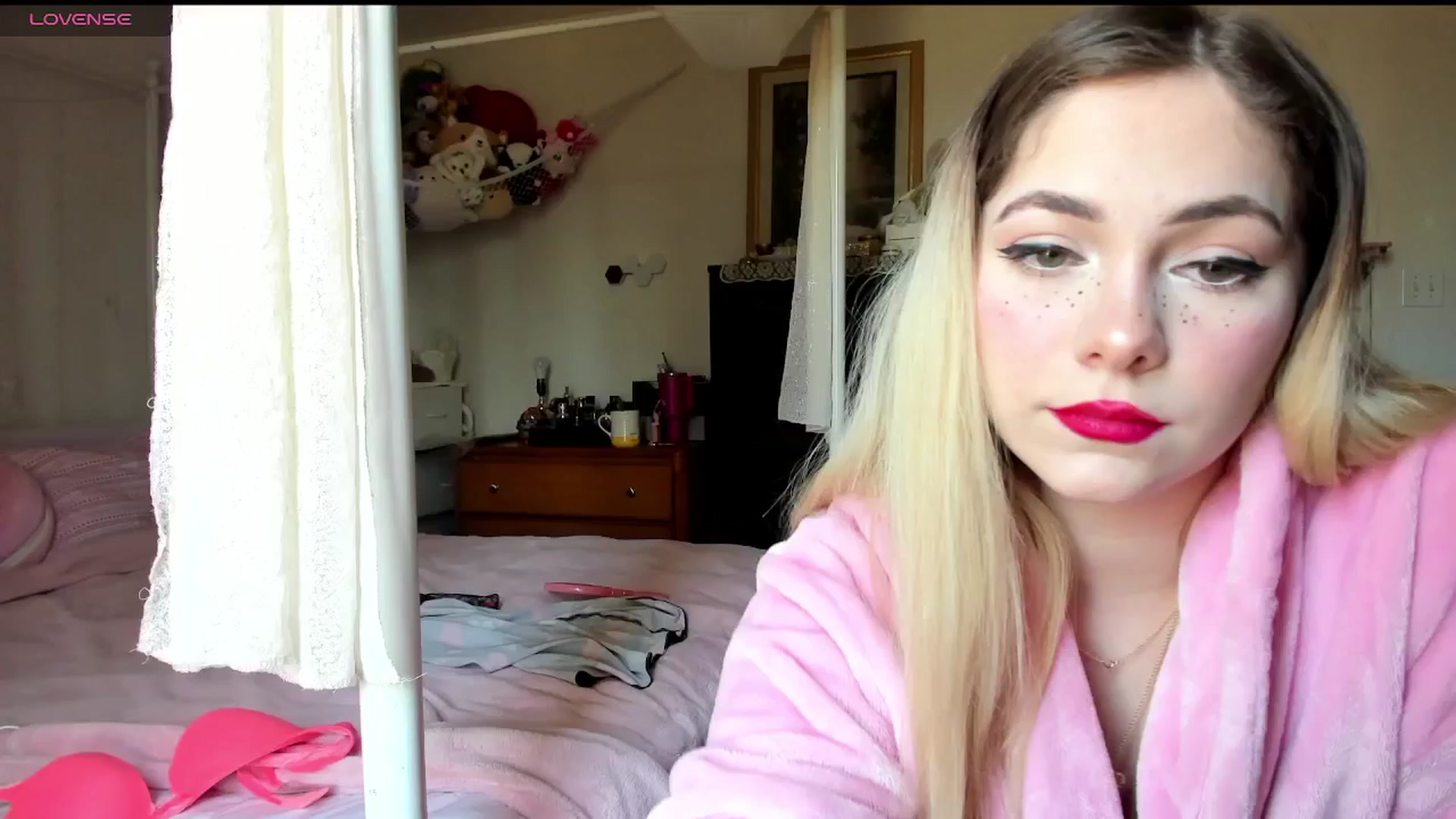 Gallery image thumbnail from lolypopbubble's myfreecams stream on, 03/11/2025, 19:37 image 4 of 20