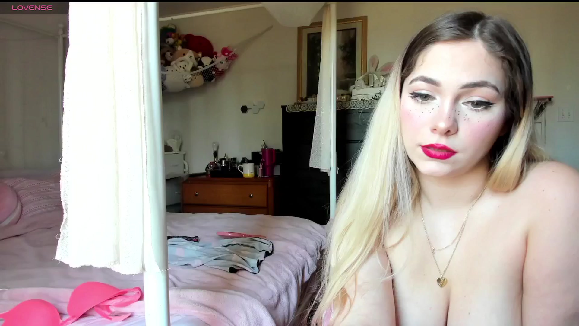 Gallery image thumbnail from lolypopbubble's myfreecams stream on, 03/11/2025, 19:37 image 7 of 20