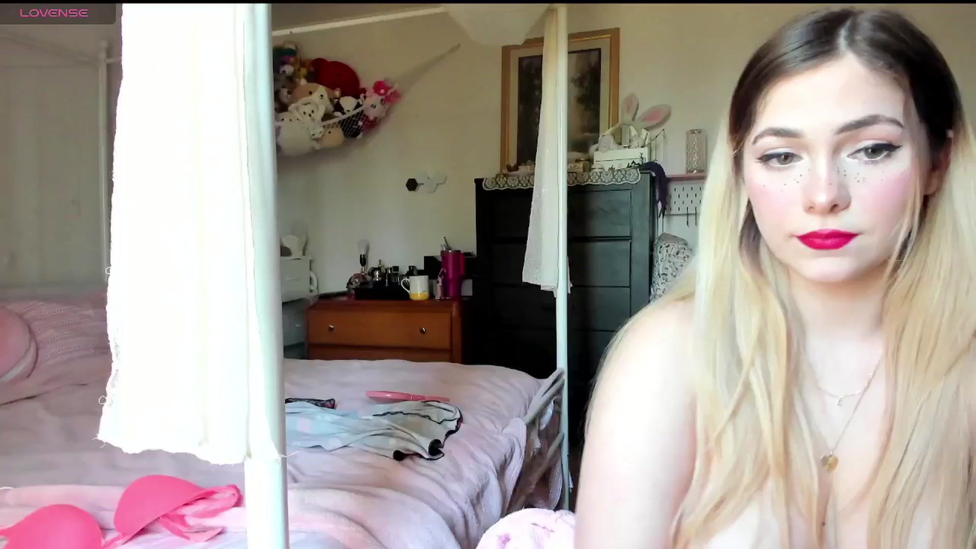 Gallery image thumbnail from lolypopbubble's myfreecams stream on, 03/11/2025, 19:37 image 19 of 20