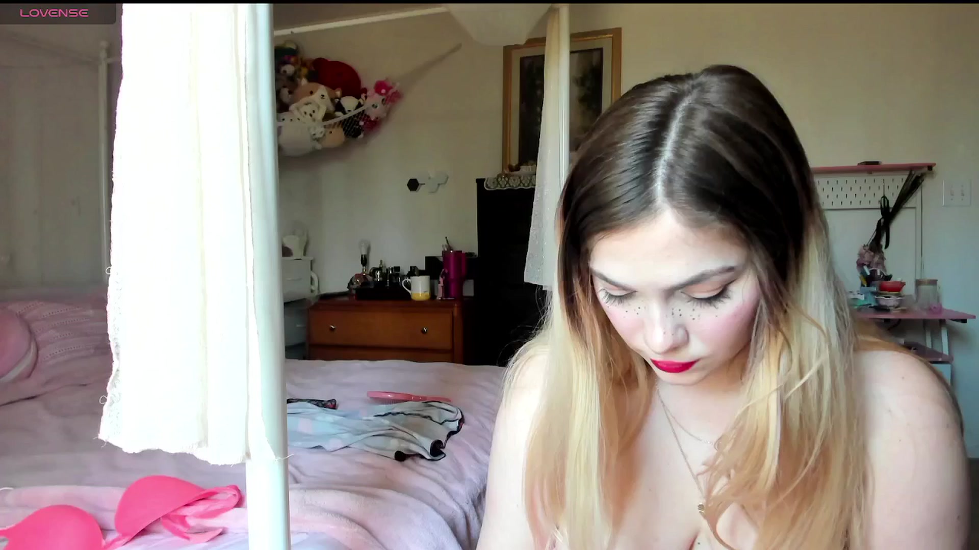 Gallery image thumbnail from lolypopbubble's myfreecams stream on, 03/11/2025, 19:37 image 14 of 20