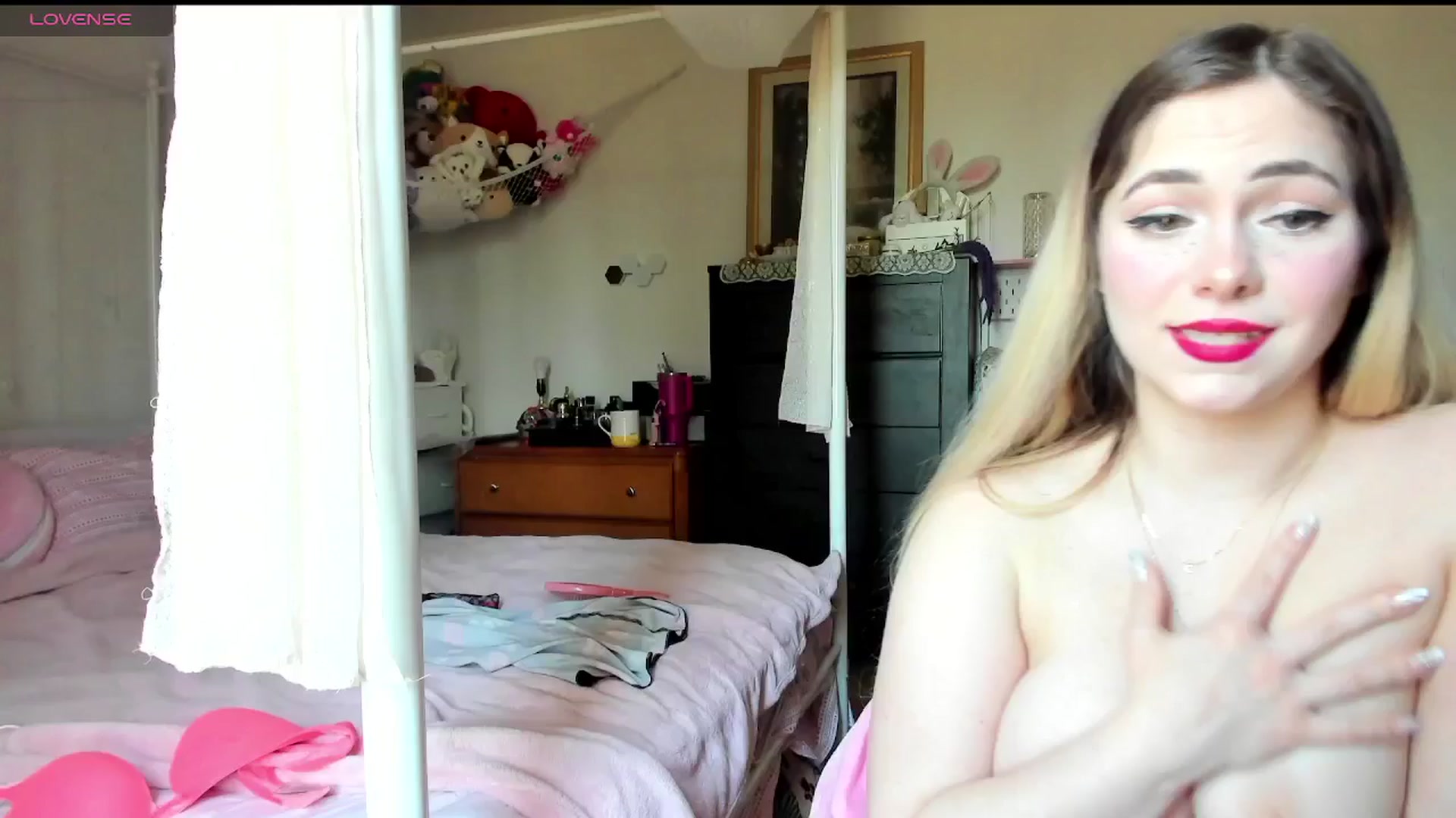 Gallery image thumbnail from lolypopbubble's myfreecams stream on, 03/11/2025, 19:37 image 6 of 20