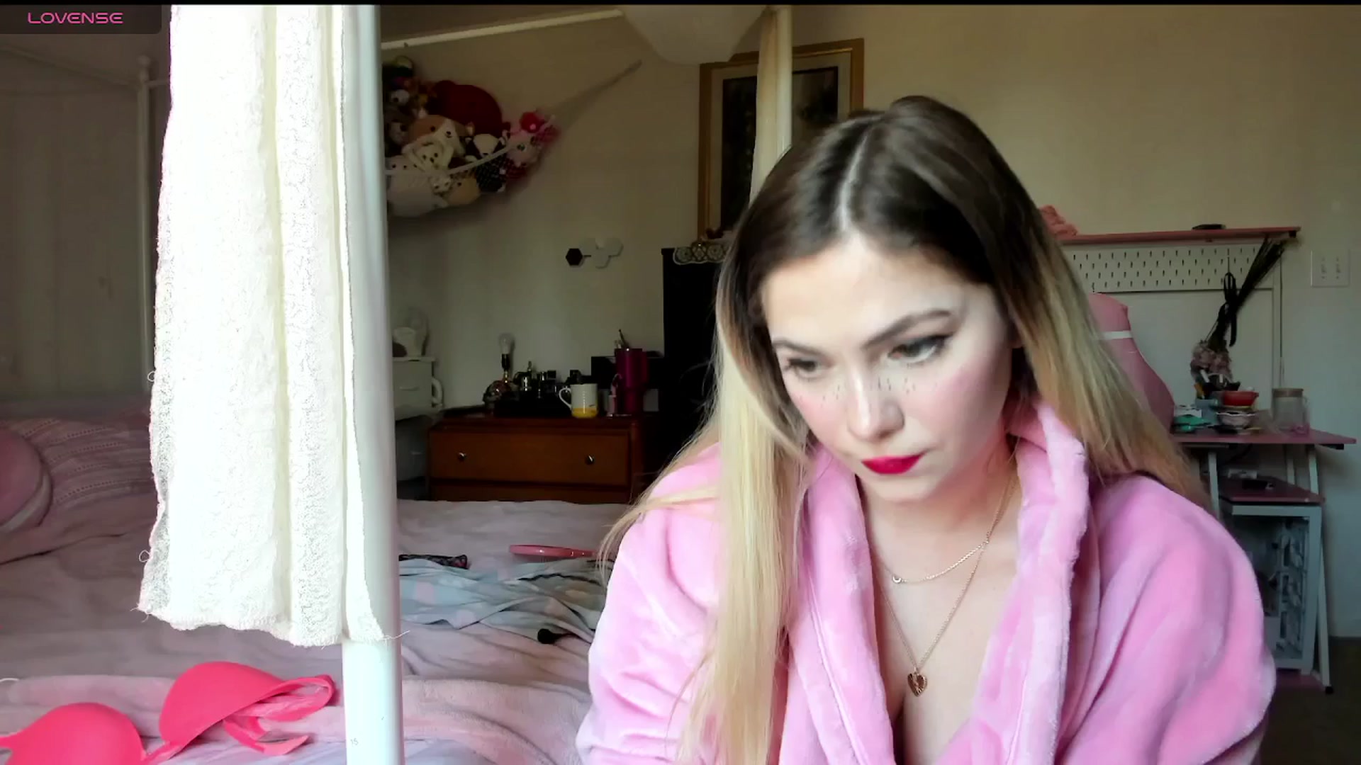 Gallery image thumbnail from lolypopbubble's myfreecams stream on, 03/11/2025, 19:37 image 3 of 20