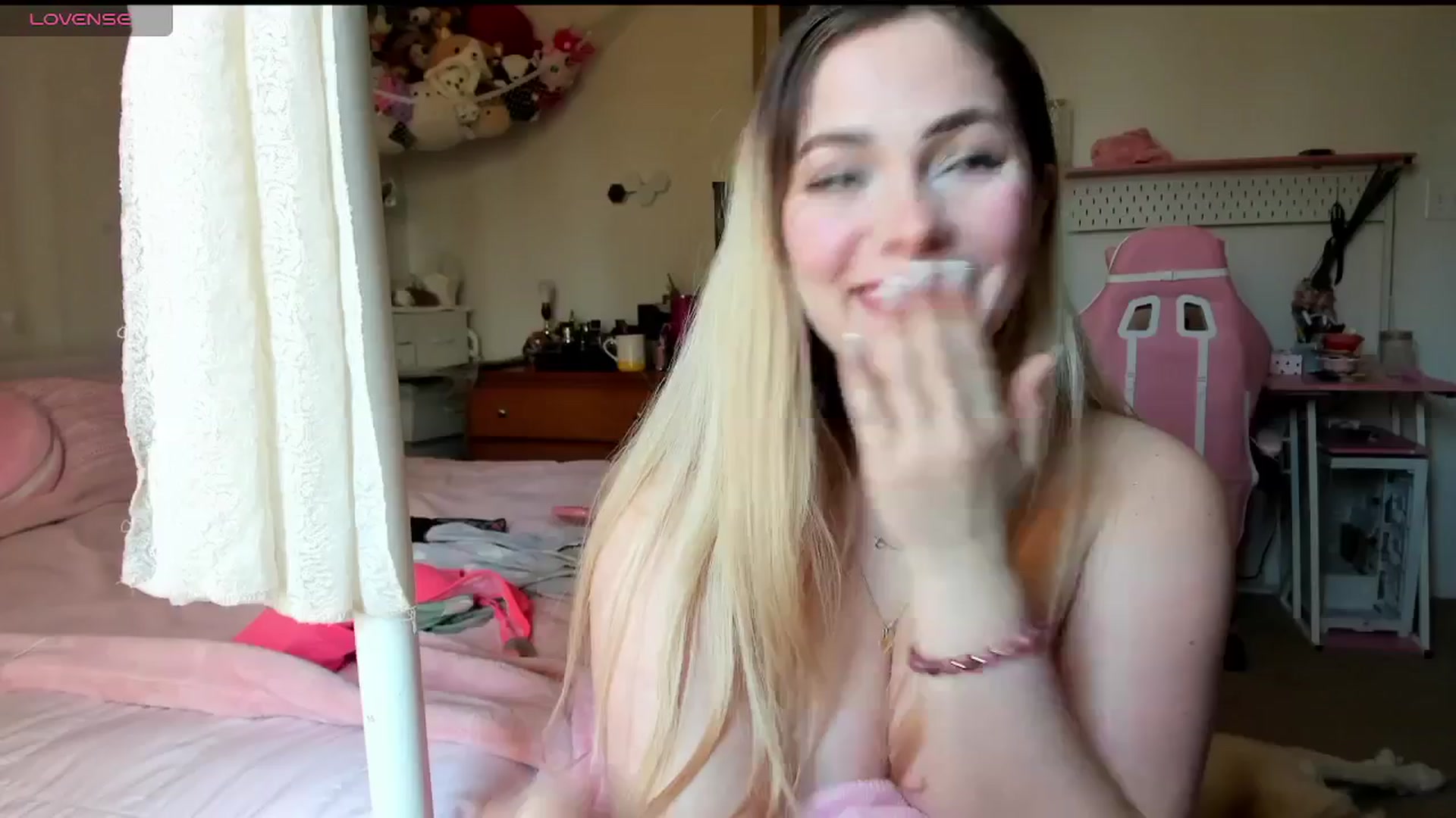 Gallery image thumbnail from lolypopbubble's myfreecams stream on, 03/11/2025, 20:59 image 13 of 20