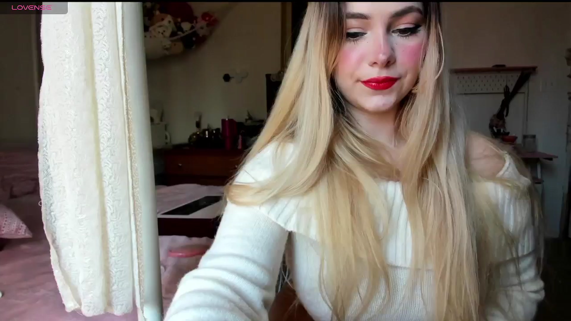 Gallery image thumbnail from lolypopbubble's myfreecams stream on, 03/12/2025, 20:15 image 18 of 20