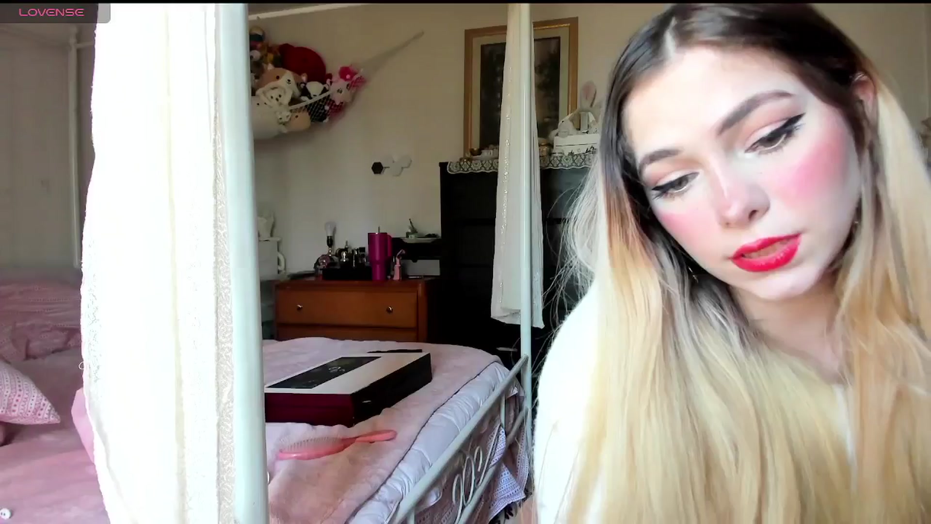 Gallery image thumbnail from lolypopbubble's myfreecams stream on, 03/12/2025, 20:15 image 12 of 20