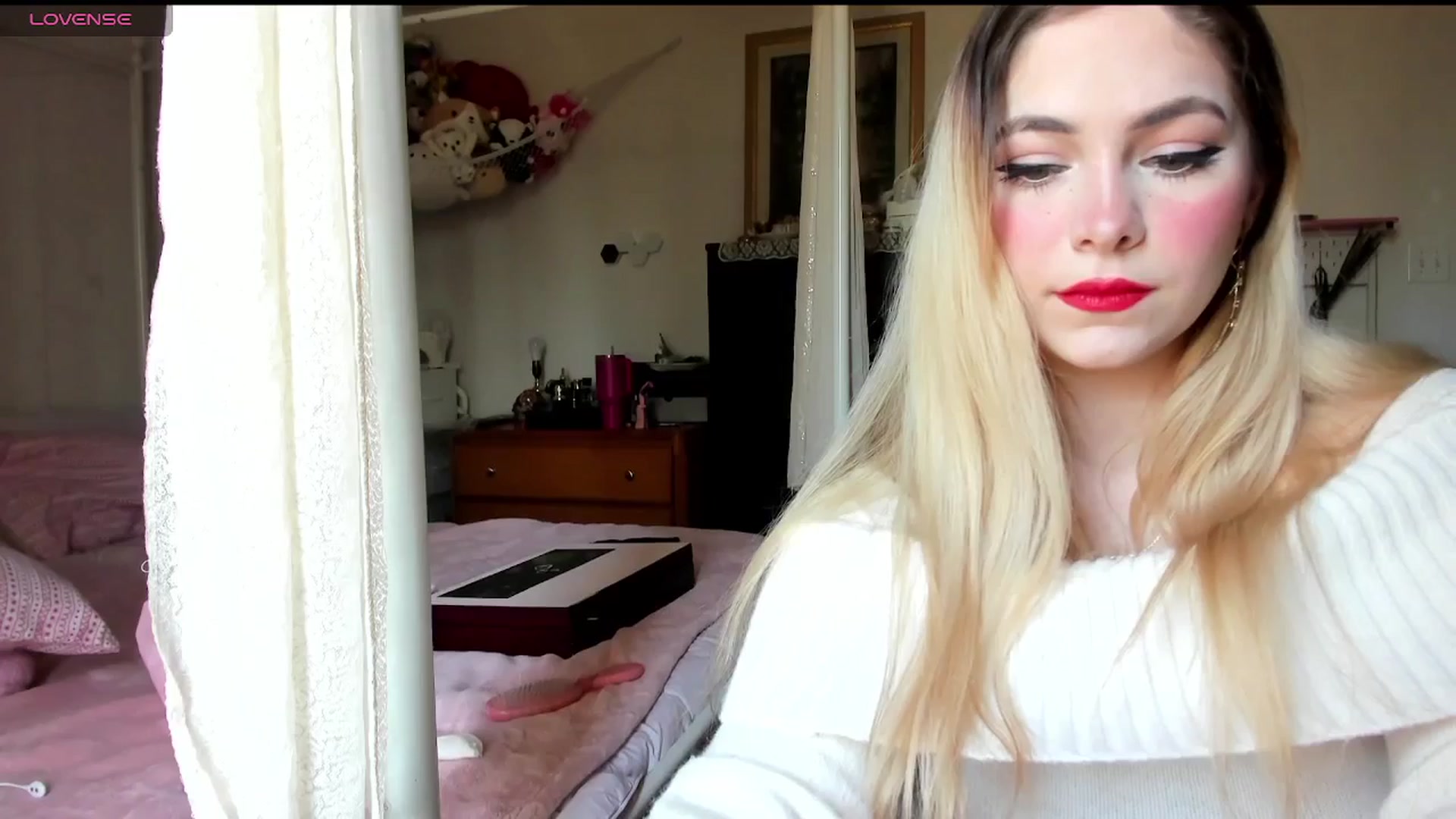 Gallery image thumbnail from lolypopbubble's myfreecams stream on, 03/12/2025, 20:15 image 4 of 20