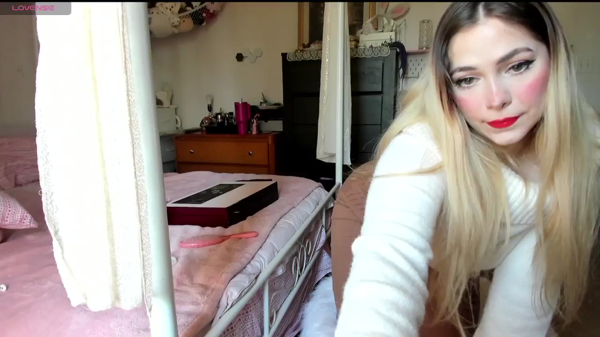 Gallery image thumbnail from lolypopbubble's myfreecams stream on, 03/12/2025, 20:15 image 16 of 20