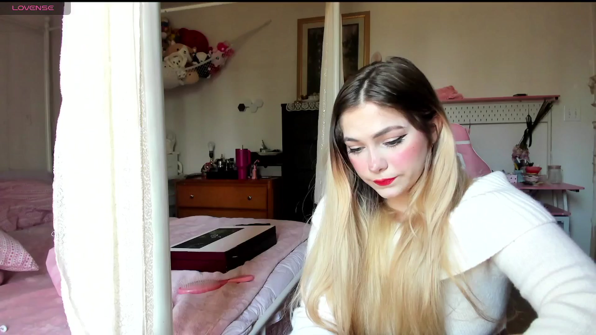 Gallery image thumbnail from lolypopbubble's myfreecams stream on, 03/12/2025, 20:15 image 13 of 20
