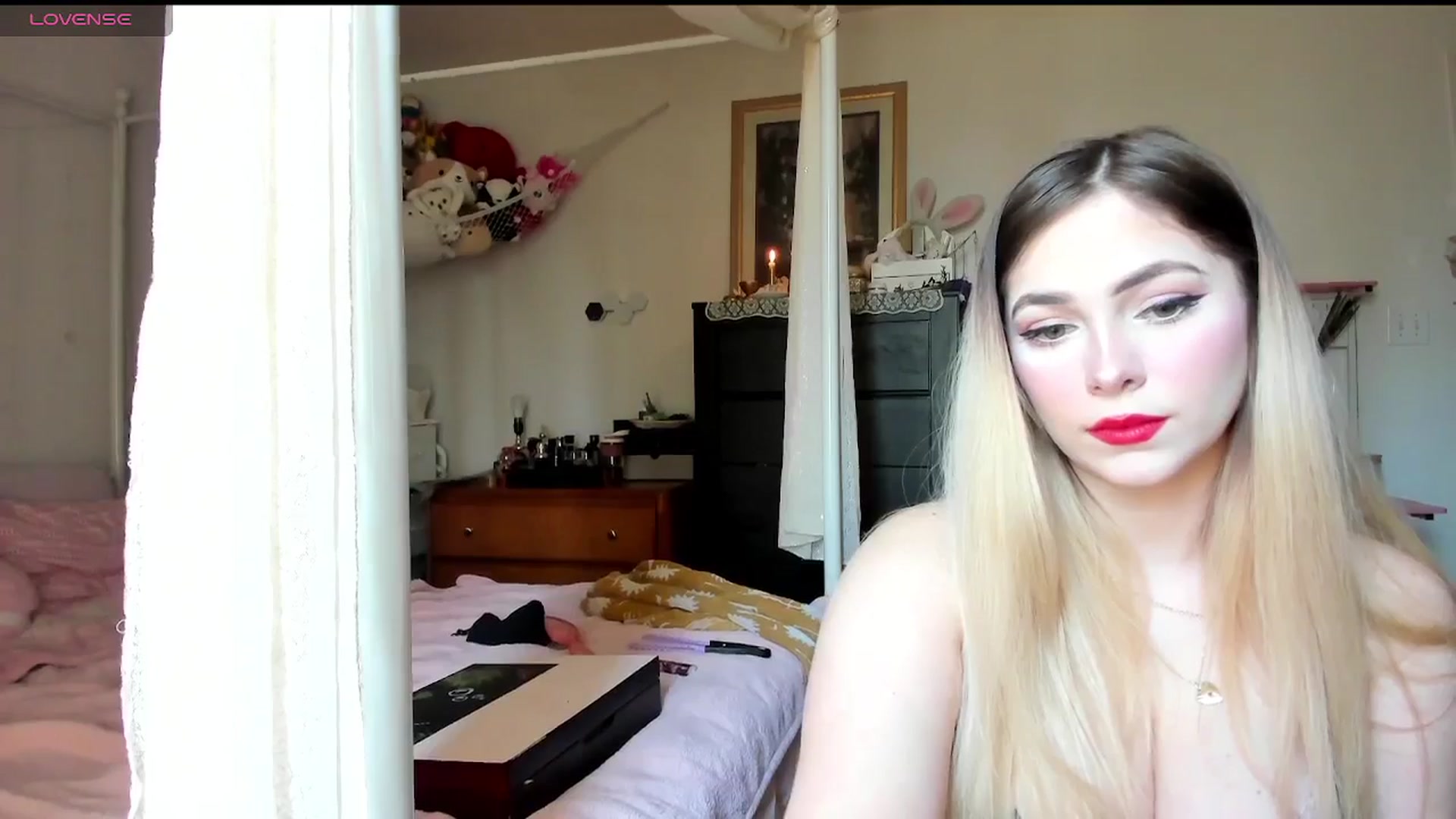 Gallery image thumbnail from lolypopbubble's myfreecams stream on, 03/14/2025, 19:39 image 17 of 20