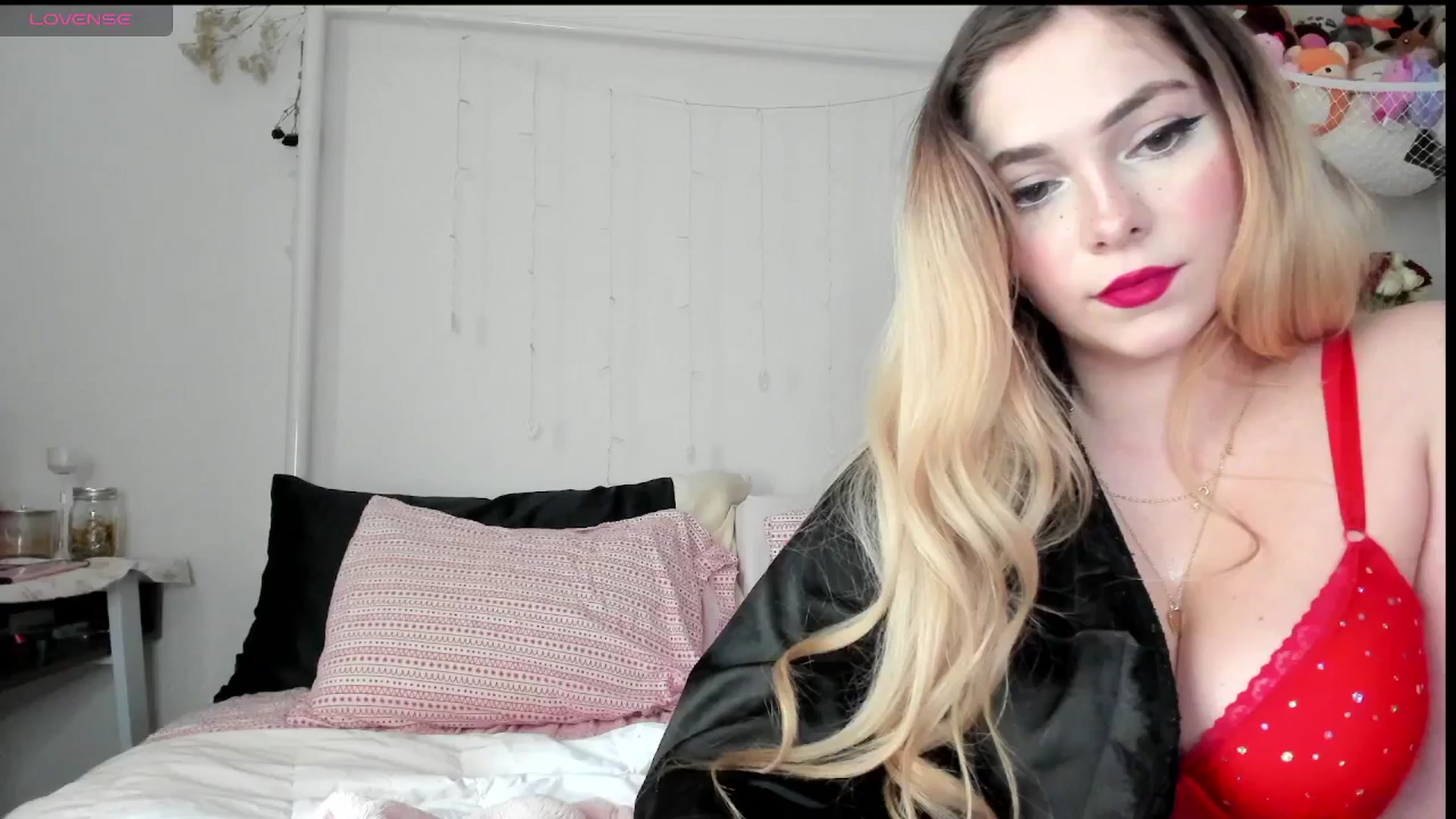 Gallery image thumbnail from lolypopbubble's myfreecams stream on, 03/20/2025, 20:52 image 16 of 20