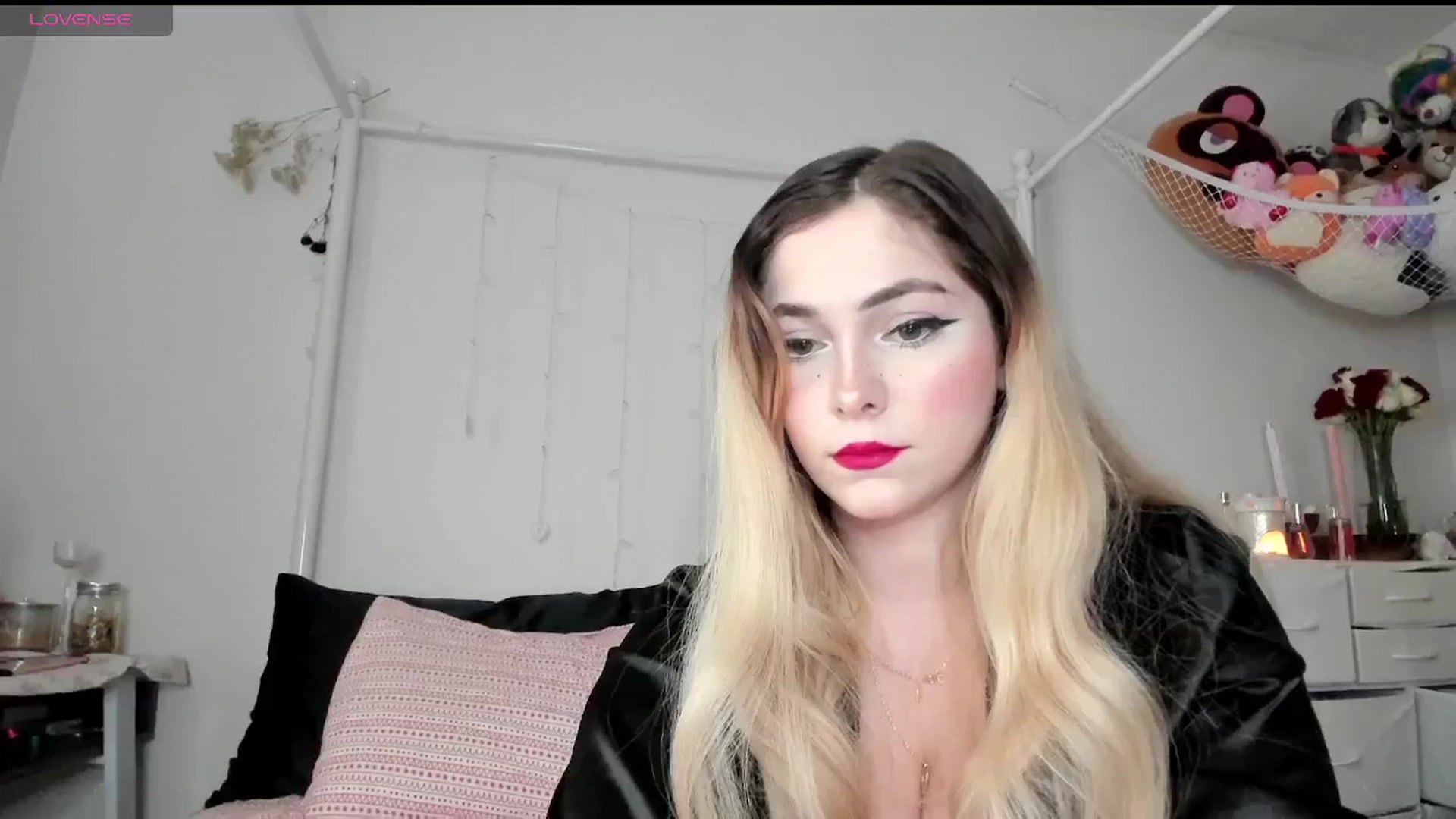Gallery image thumbnail from lolypopbubble's myfreecams stream on, 03/20/2025, 20:52 image 11 of 20