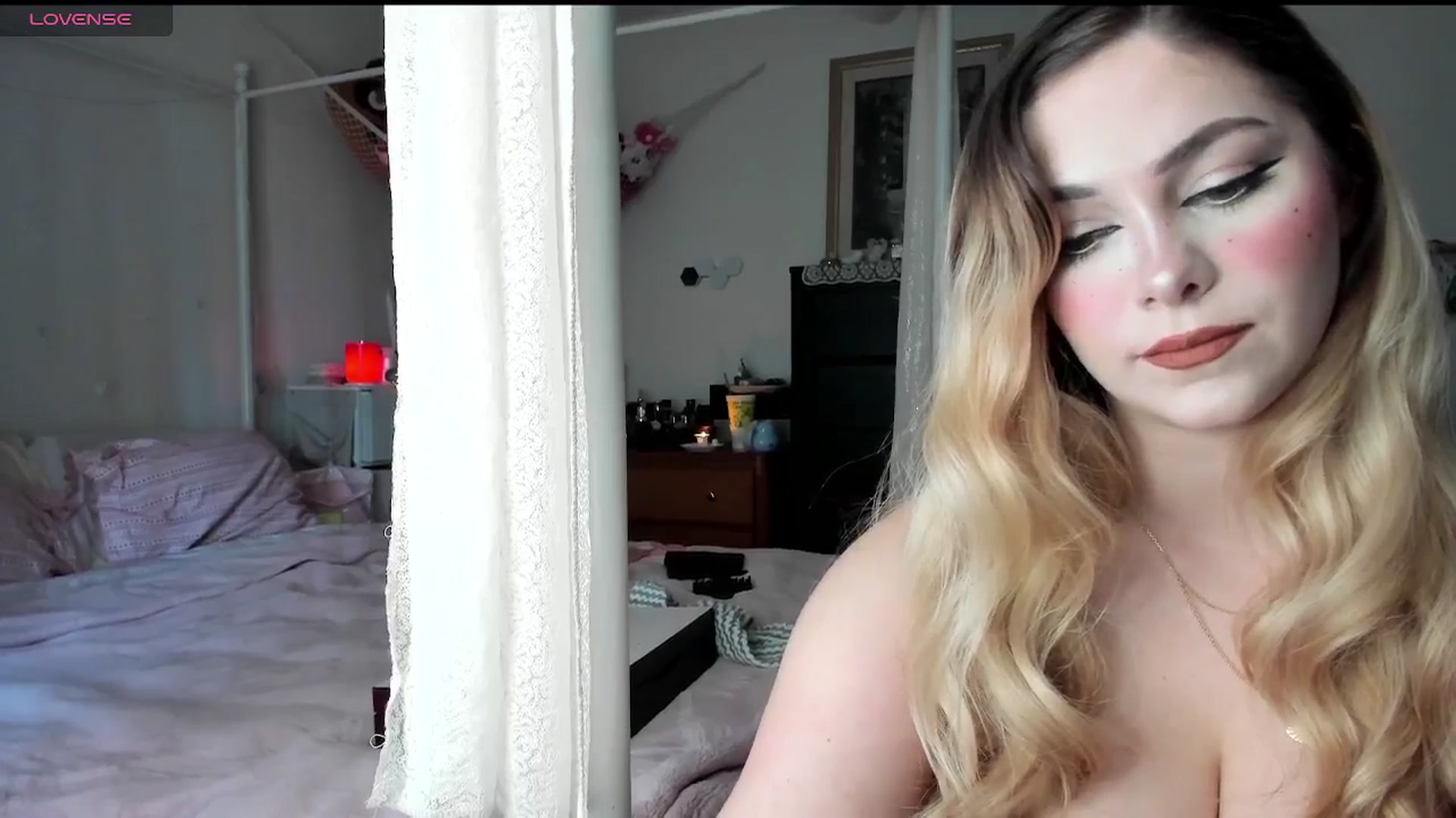 Gallery image thumbnail from lolypopbubble's myfreecams stream on, 03/21/2025, 18:37 image 7 of 20