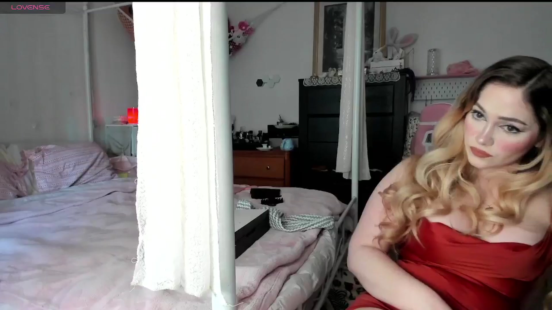 Gallery image thumbnail from lolypopbubble's myfreecams stream on, 03/21/2025, 18:37 image 15 of 20