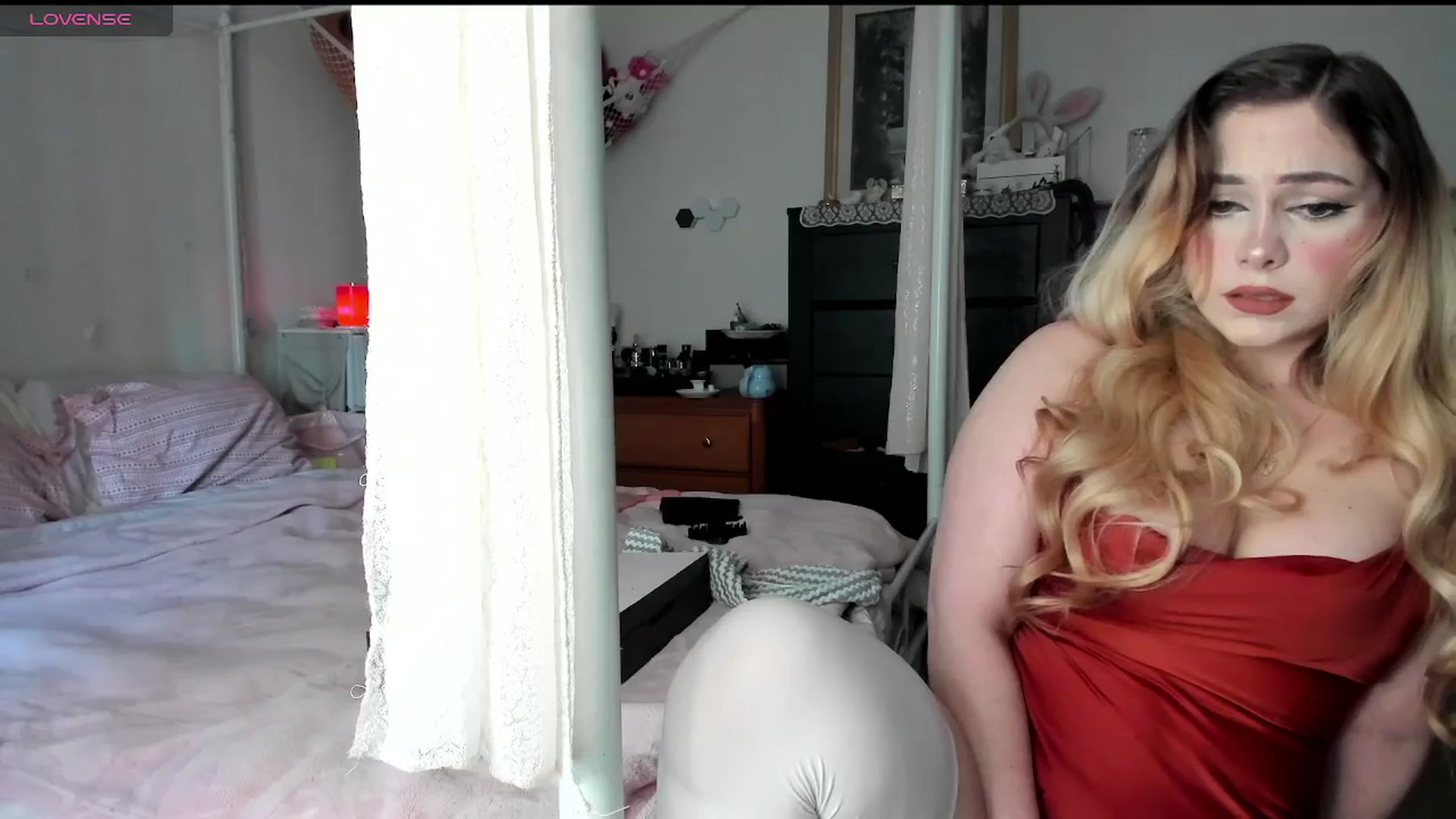 Gallery image thumbnail from lolypopbubble's myfreecams stream on, 03/21/2025, 18:37 image 17 of 20