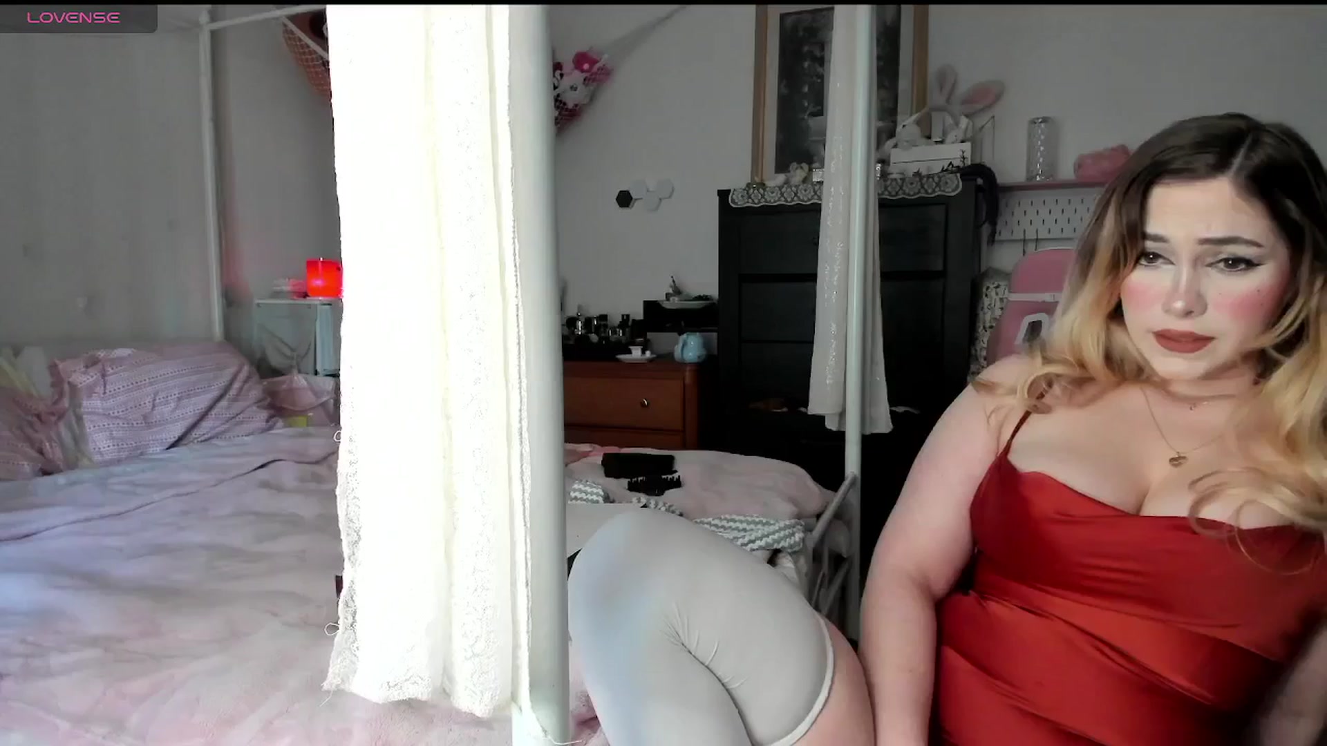Gallery image thumbnail from lolypopbubble's myfreecams stream on, 03/21/2025, 18:37 image 14 of 20