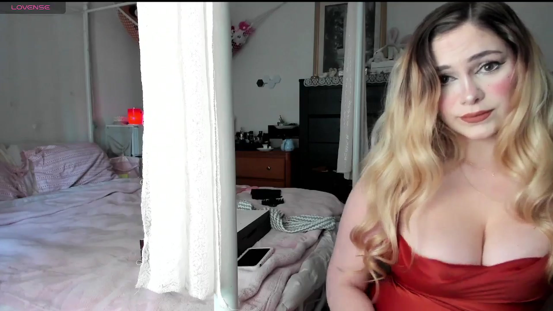 Gallery image thumbnail from lolypopbubble's myfreecams stream on, 03/21/2025, 18:37 image 13 of 20