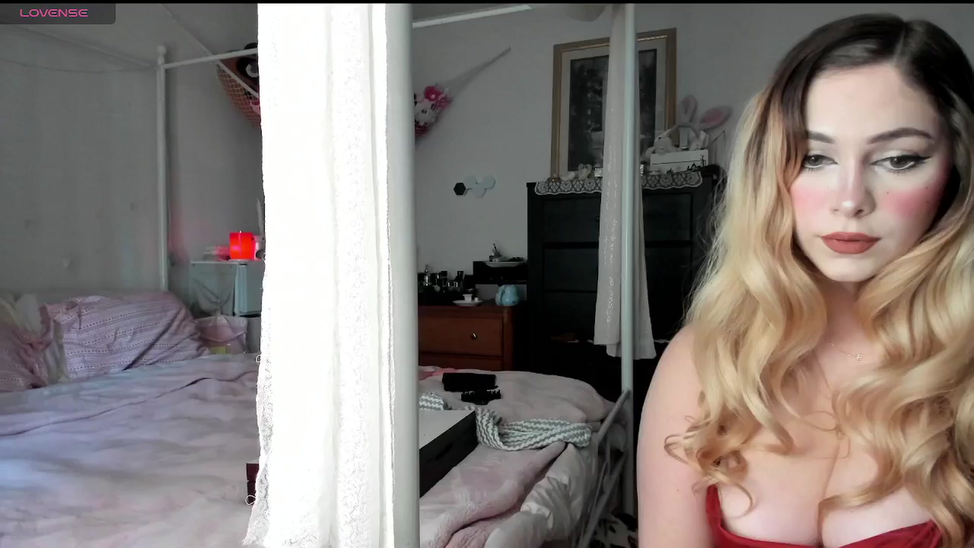 Gallery image thumbnail from lolypopbubble's myfreecams stream on, 03/21/2025, 18:37 image 10 of 20