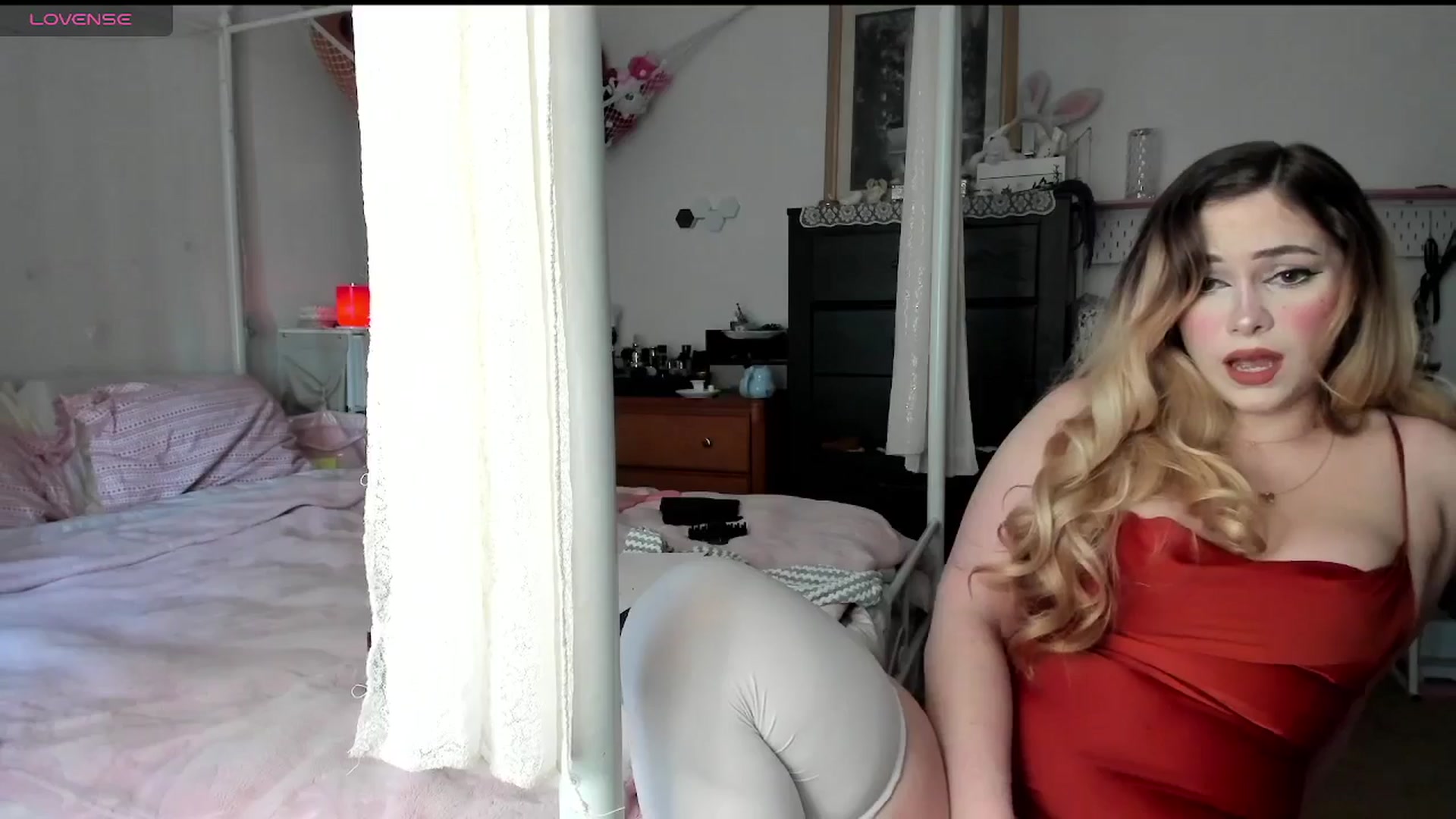Gallery image thumbnail from lolypopbubble's myfreecams stream on, 03/21/2025, 18:37 image 16 of 20