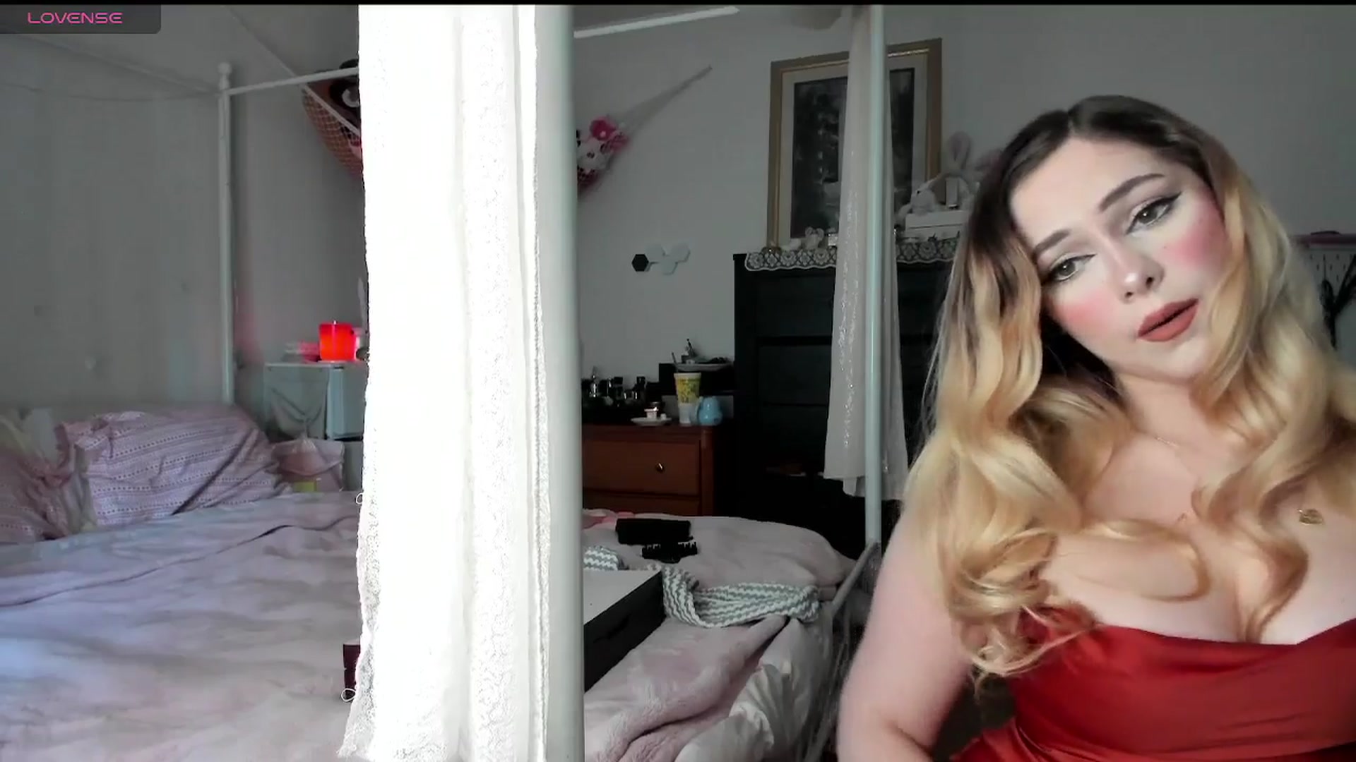 Gallery image thumbnail from lolypopbubble's myfreecams stream on, 03/21/2025, 18:37 image 9 of 20