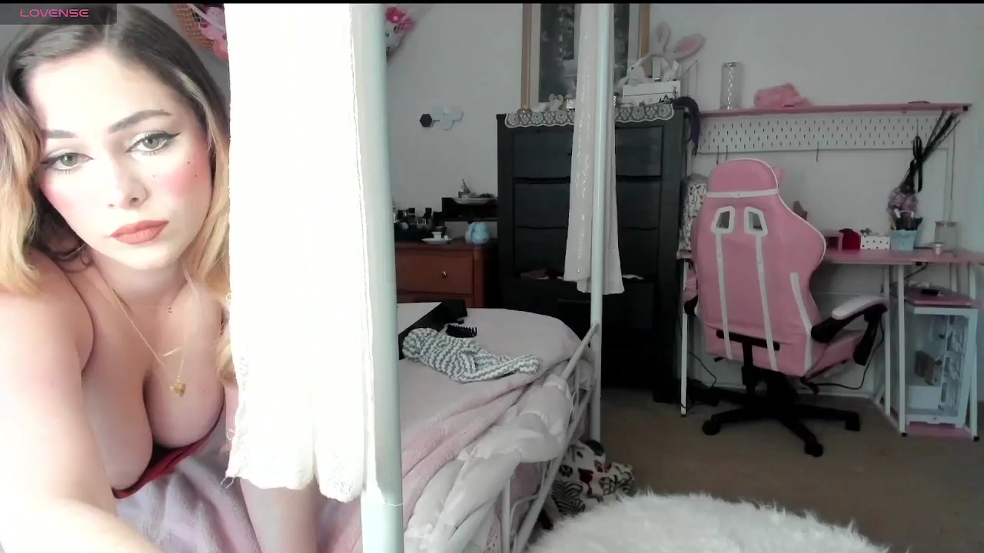 Gallery image thumbnail from lolypopbubble's myfreecams stream on, 03/21/2025, 19:07 image 12 of 20